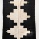 Tapis kilim berbère marocain écru à motifs graphiques noirs 300x194cm
