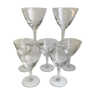 Lot de 7  verres à vin gravés modèle étoile années 50