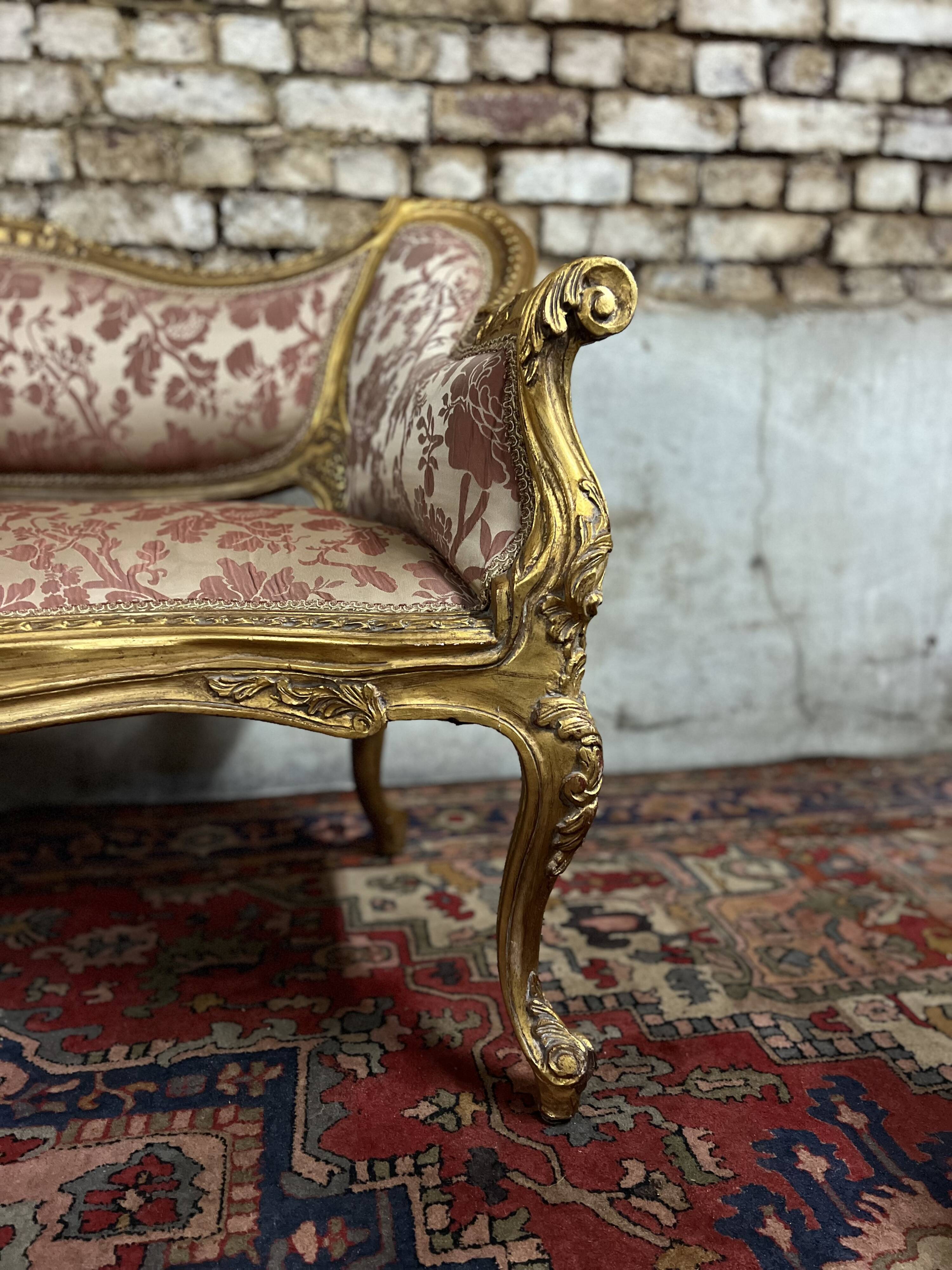 Salon En Bois Doré De Style Louis XV