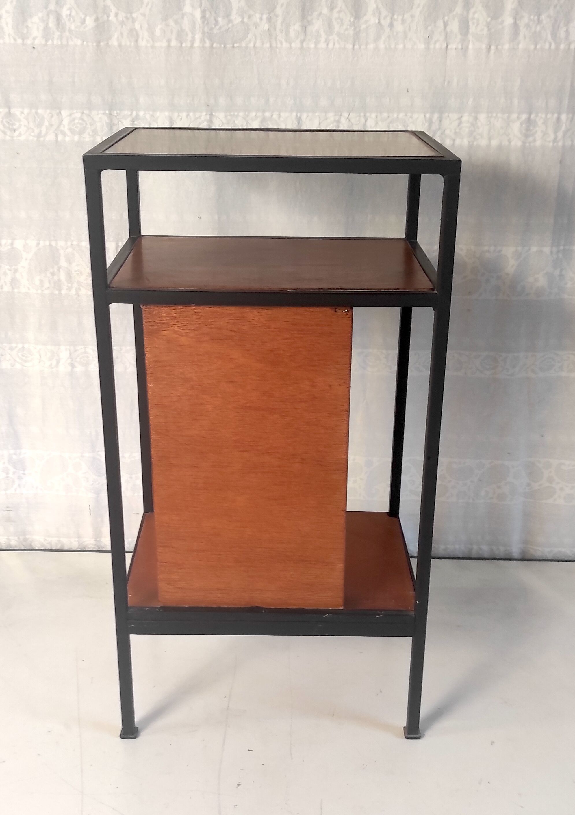 Table d’appoint moderniste métal et bois années 50-60