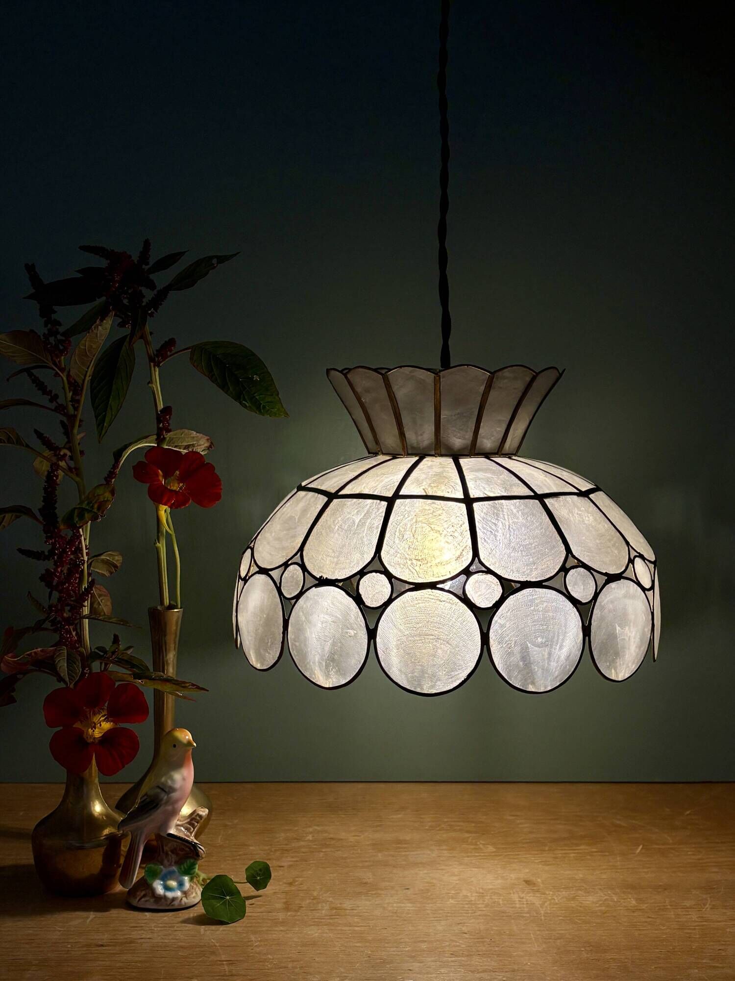 Vintage pearl pendant light