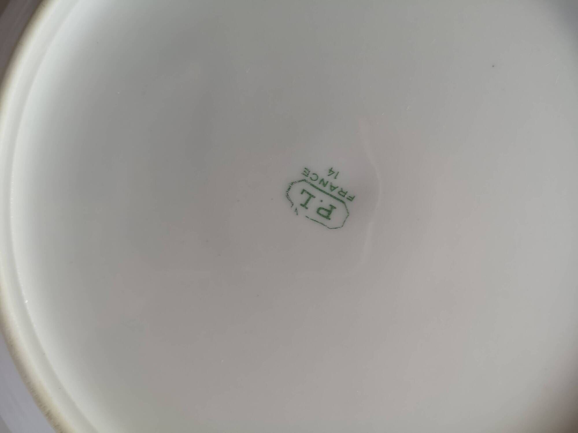 6 deep plates in French porcelain – gold floral decoration