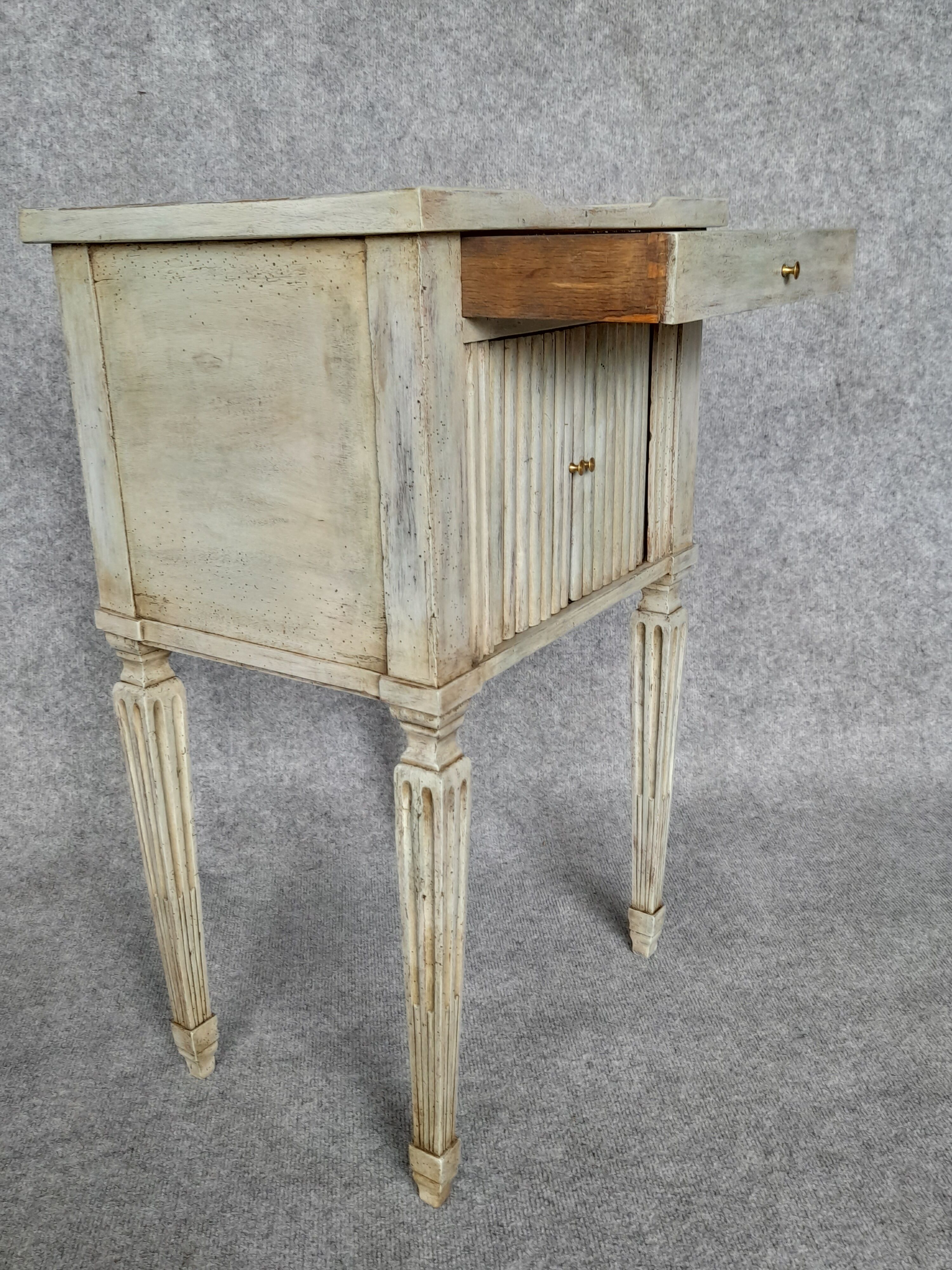 Bedside Louis XVI lacquered