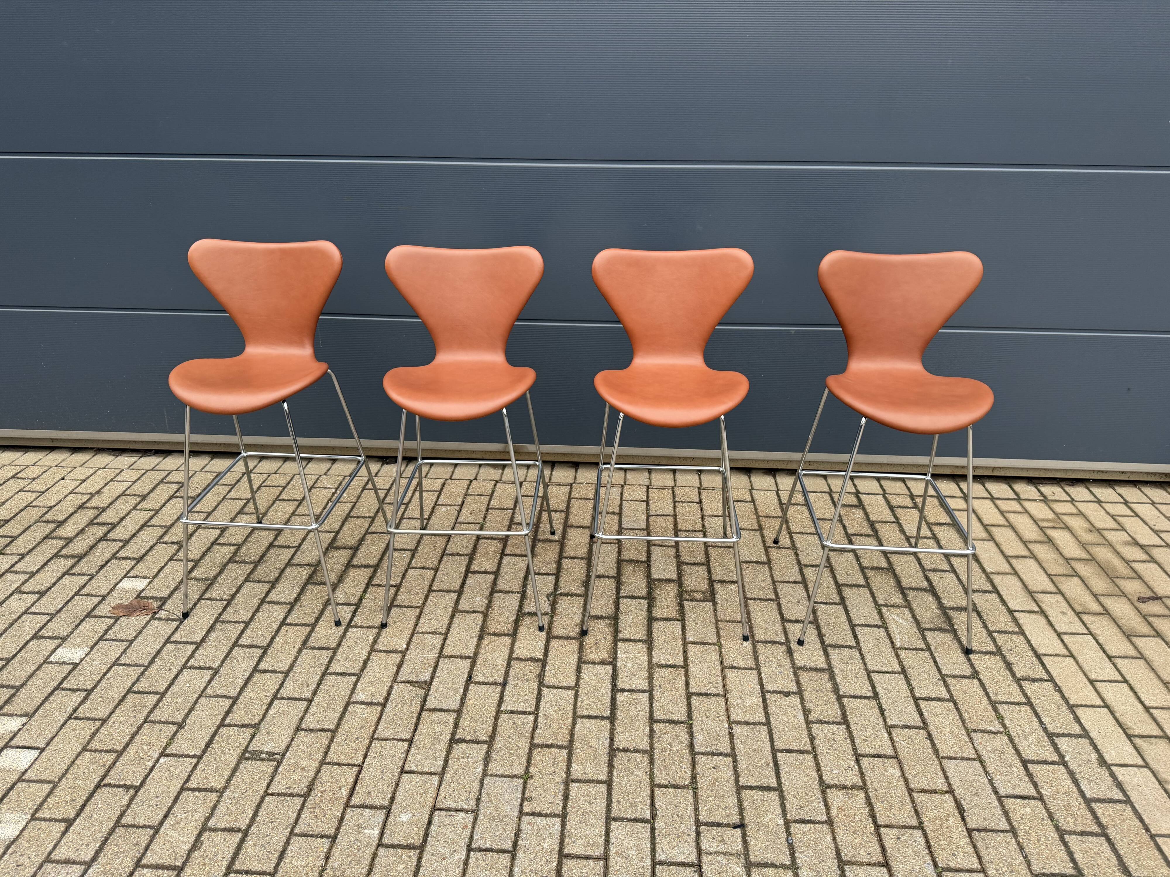 Fritz Hansen Series 7 Bar Stools Arne Jacobsen