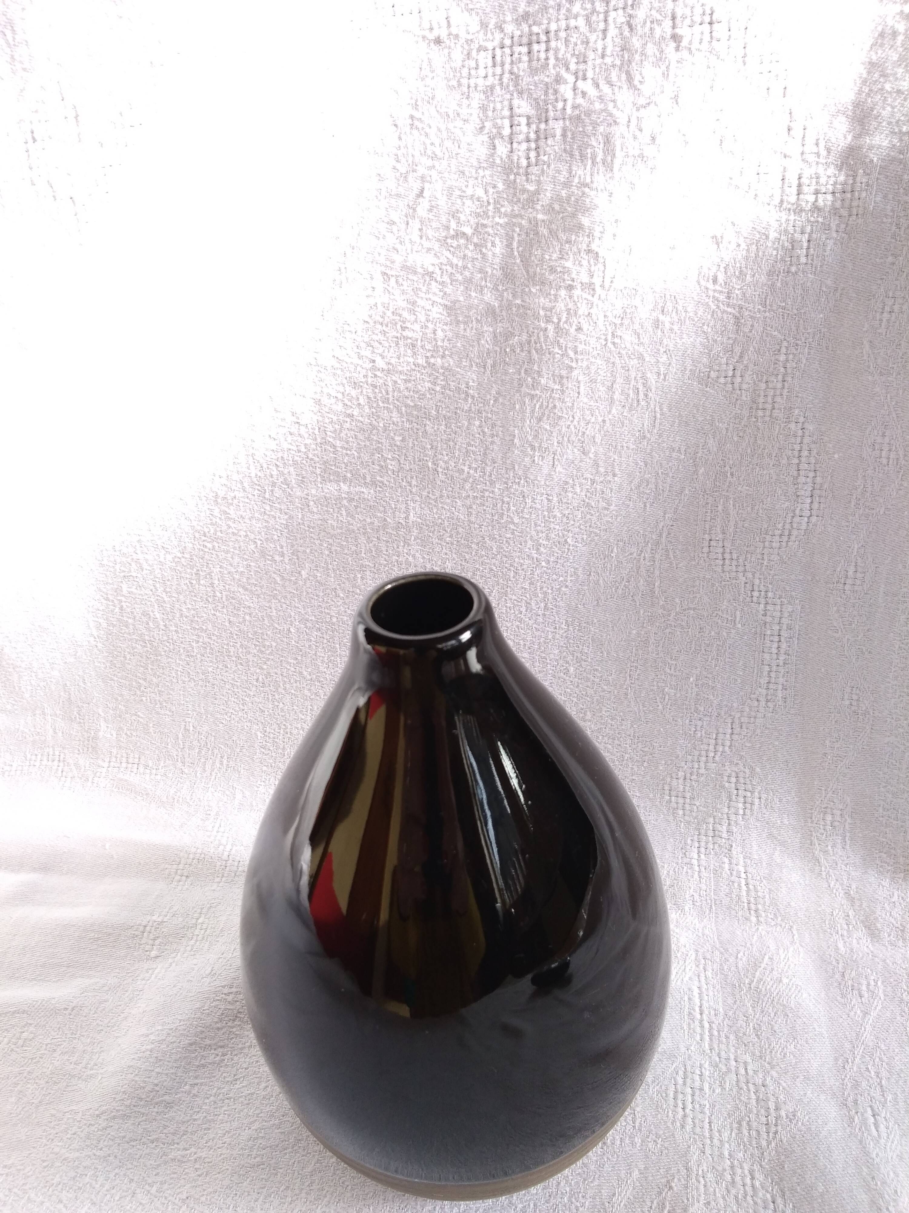 Ceramic vase drop shape