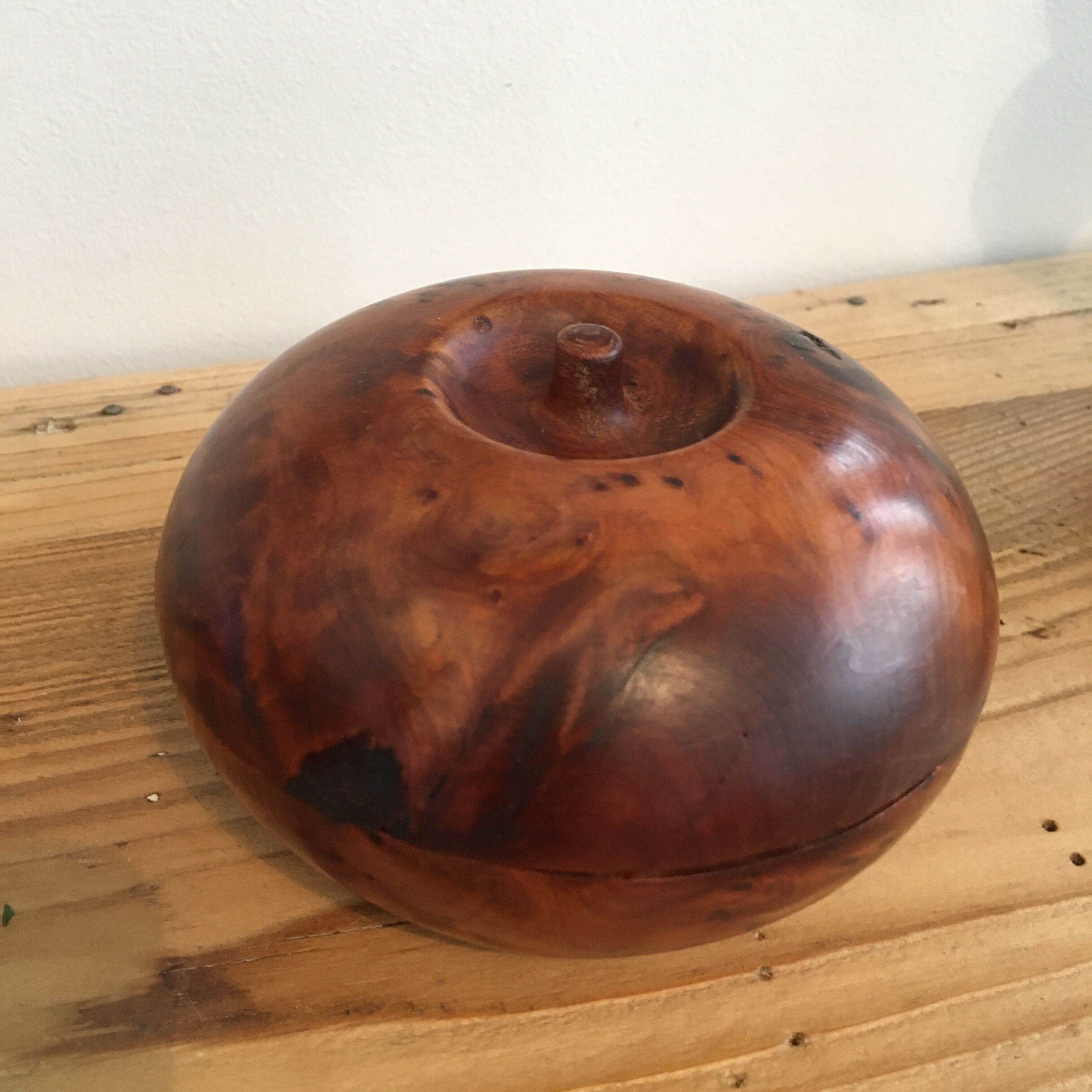 Wooden magnifying glass box