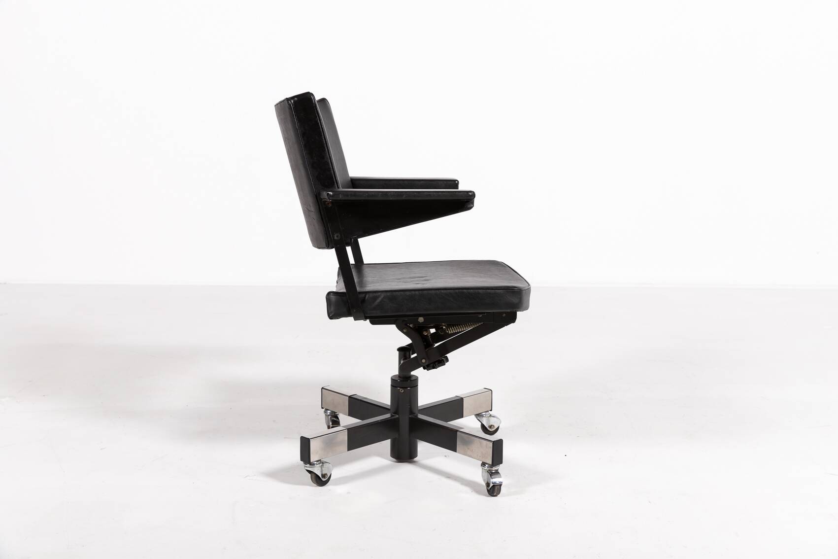 Gispen desk chair Model 1637 by AR Cordemeyer