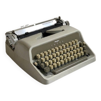Adler Junior 20 Typewriter vintage 60's