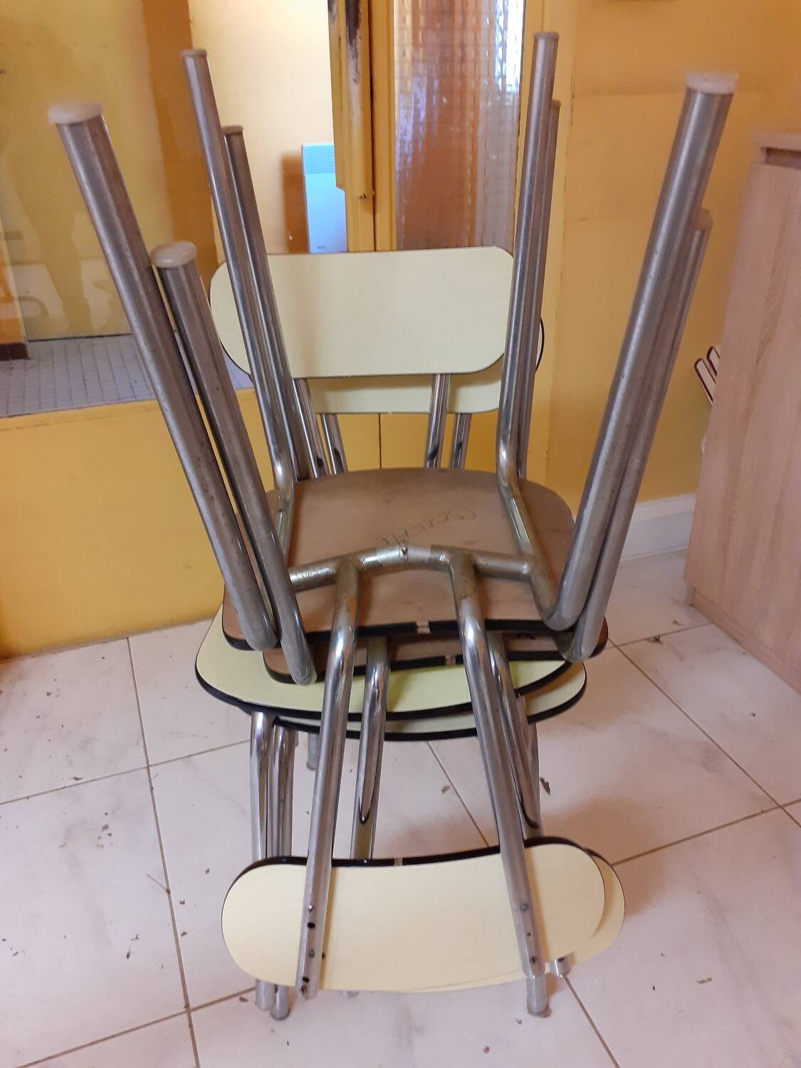 Formicat chairs