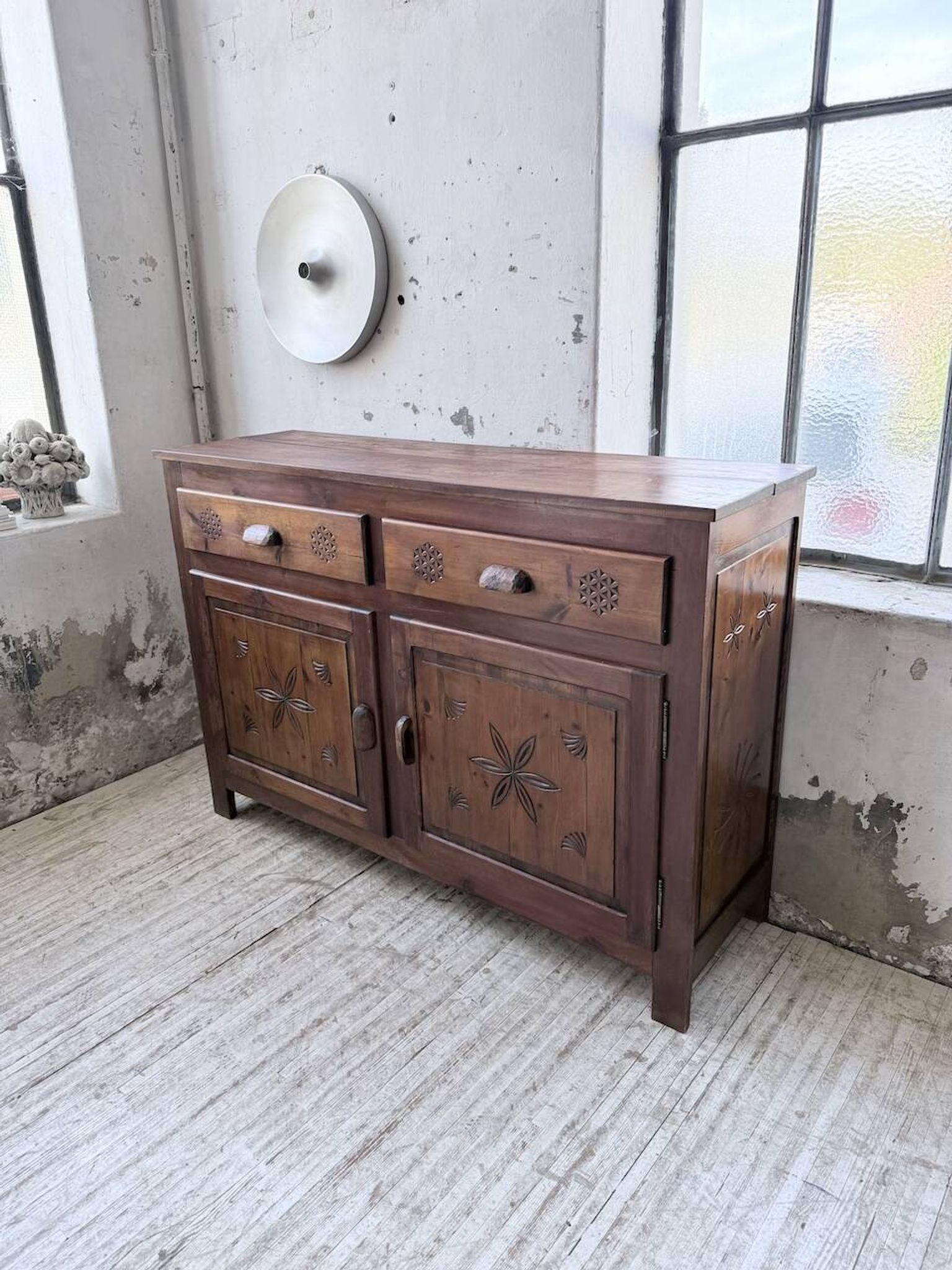 Meuble de rangement confiturier art populaire savoyard 1950
