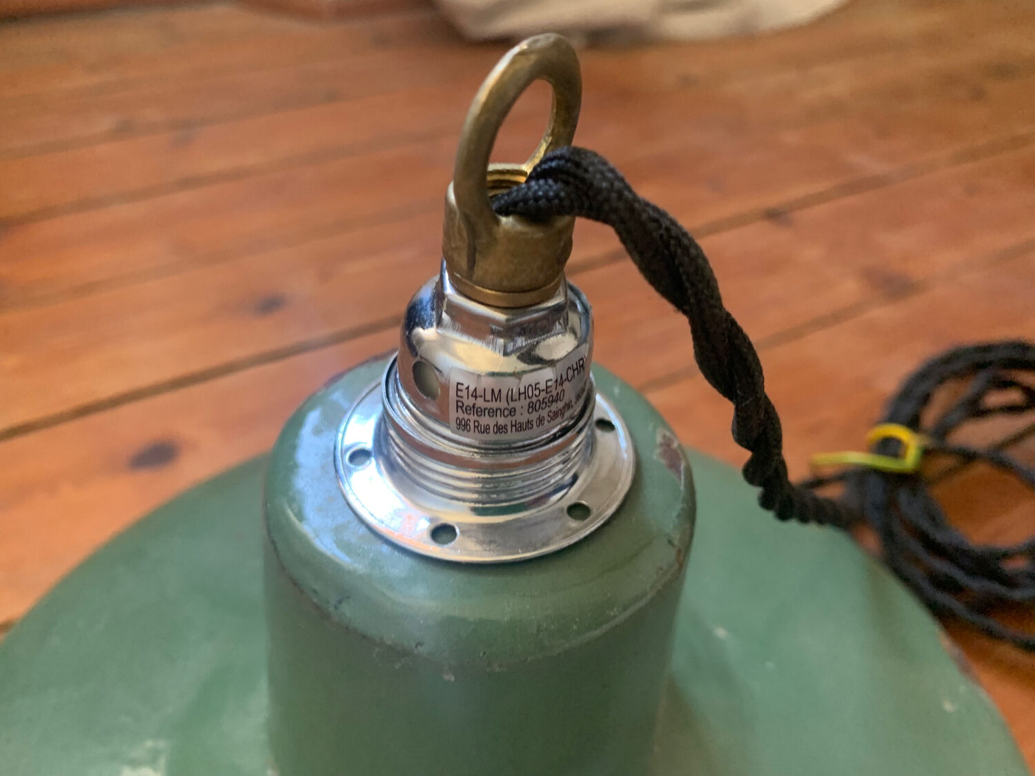 Green metal workshop pendant lamp