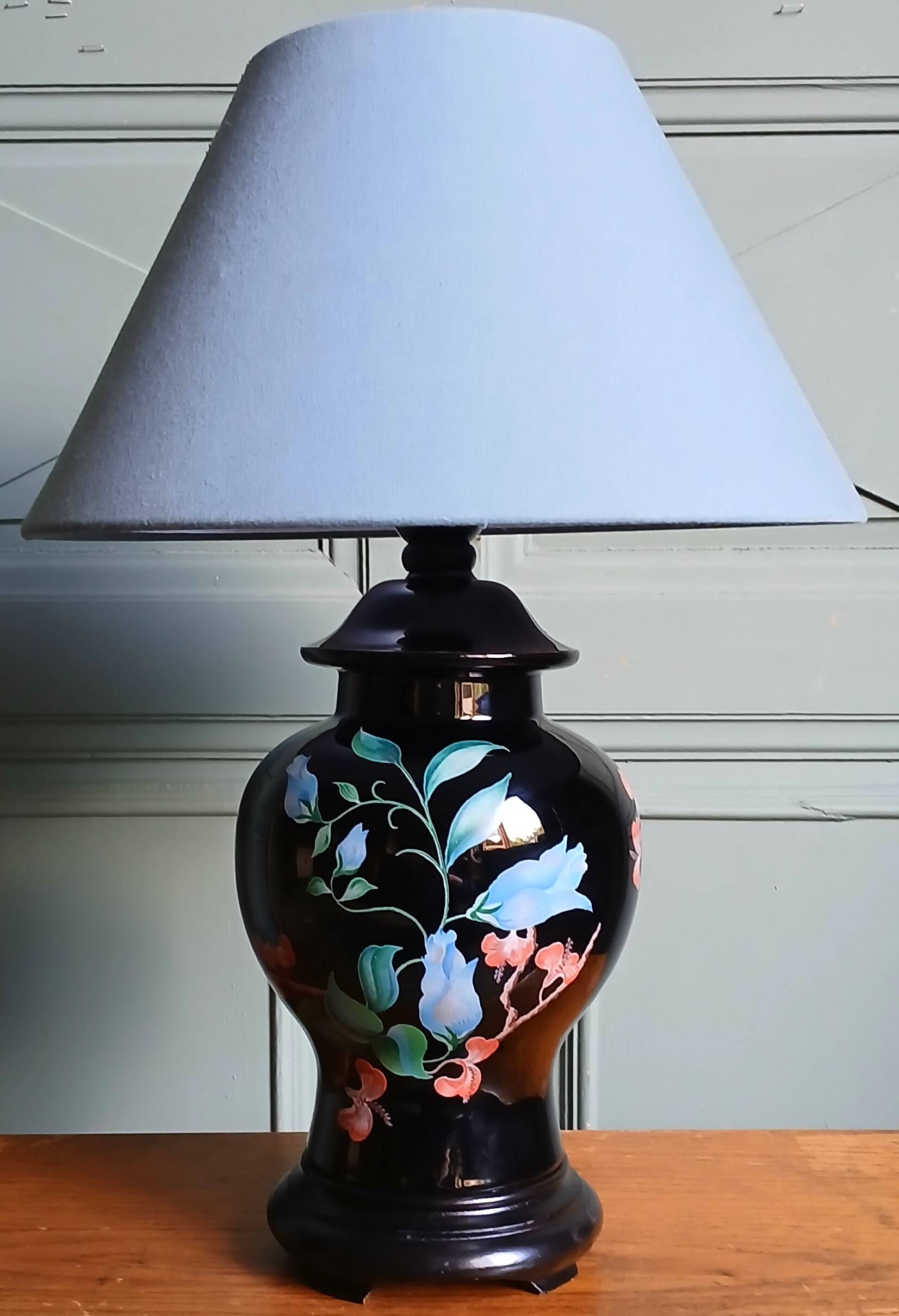 Japanese-style lamp in black ceramic & wood with organic 80's decor