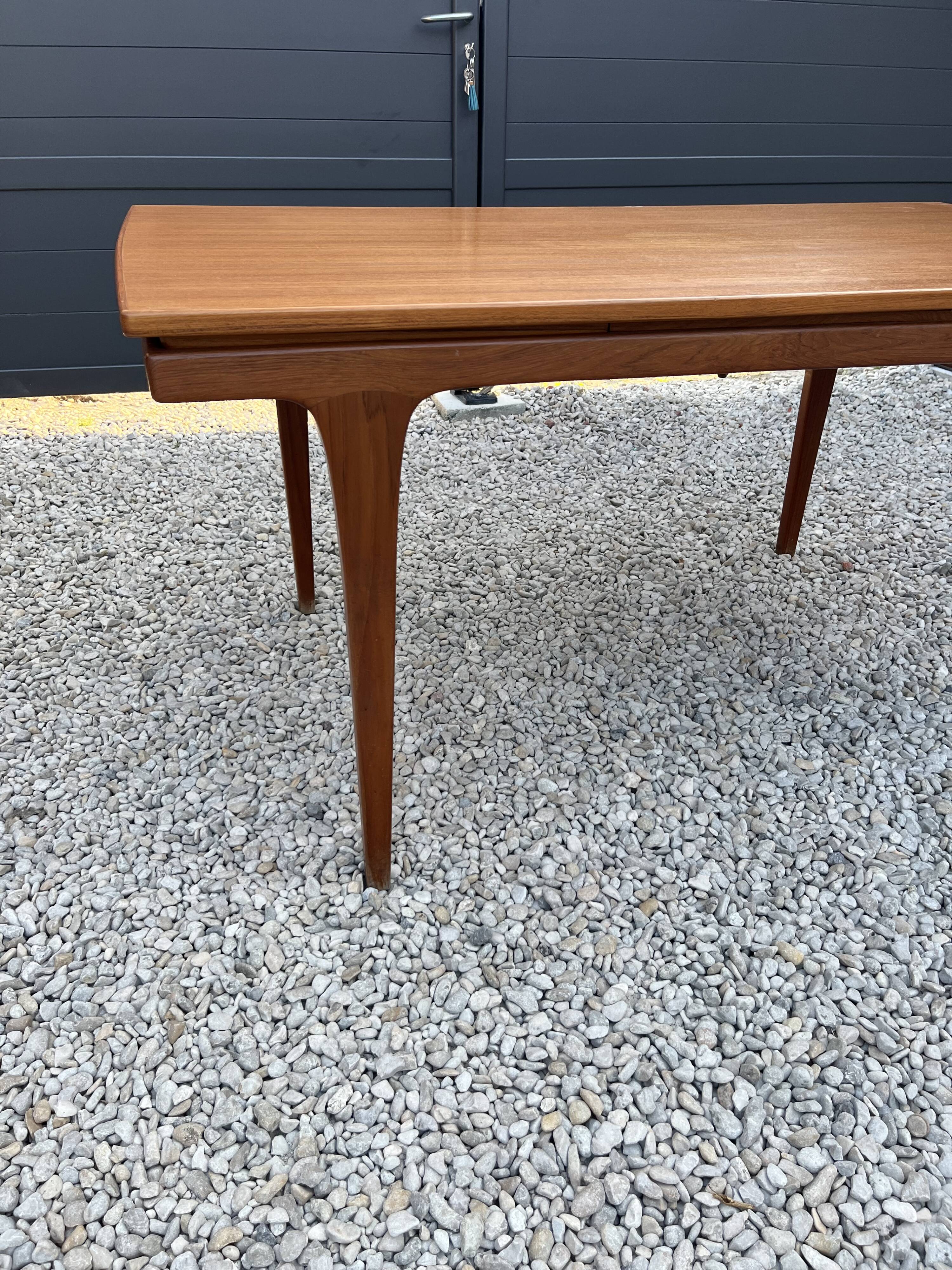 Table de repas scandinave en teck