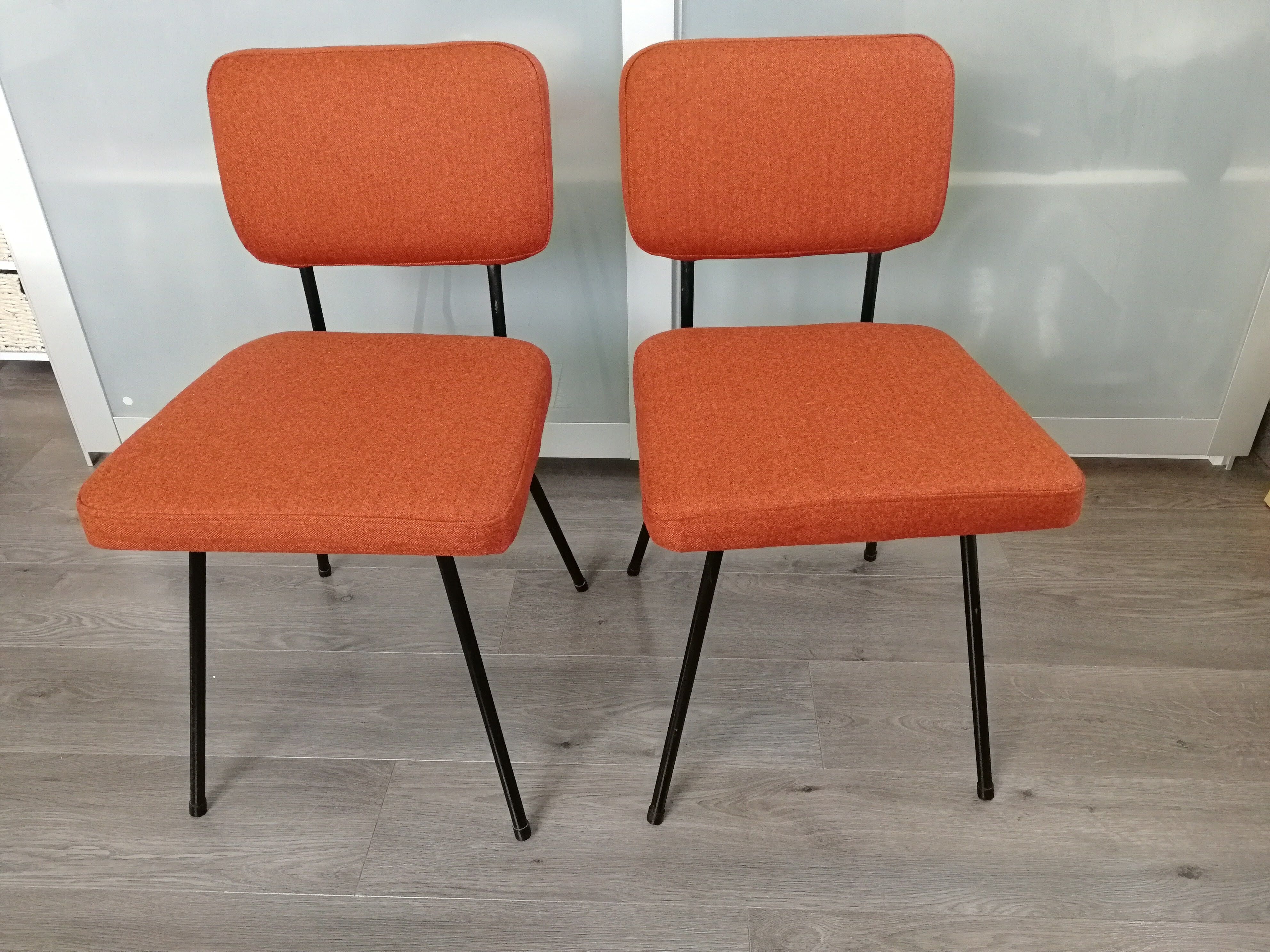 Paire de chaises C57 par Paul Geoffroy édition Airborne