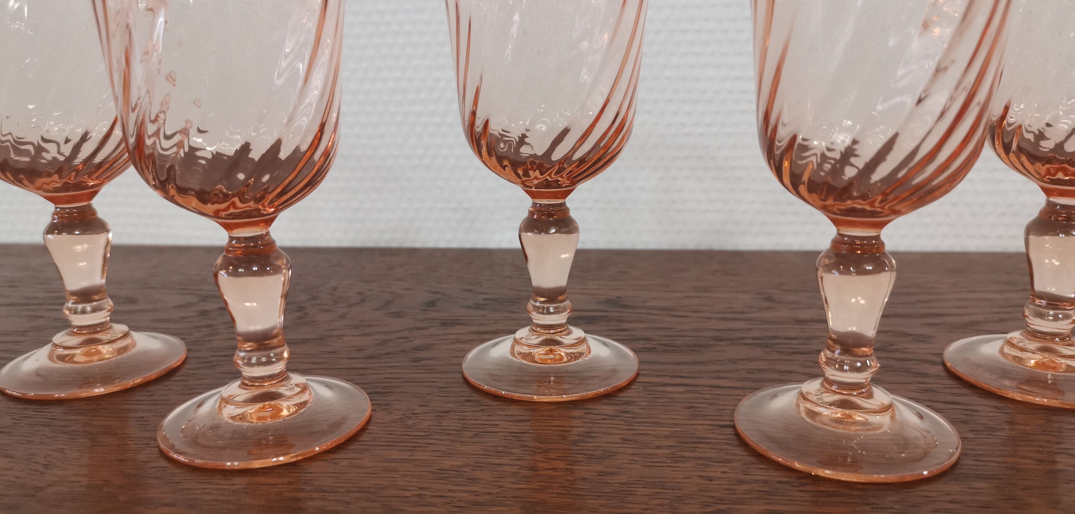 Set of 6 pink twisted white wine glasses "Rosaline" Luminarc France