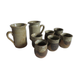 Pichets et verres en grès vernissé