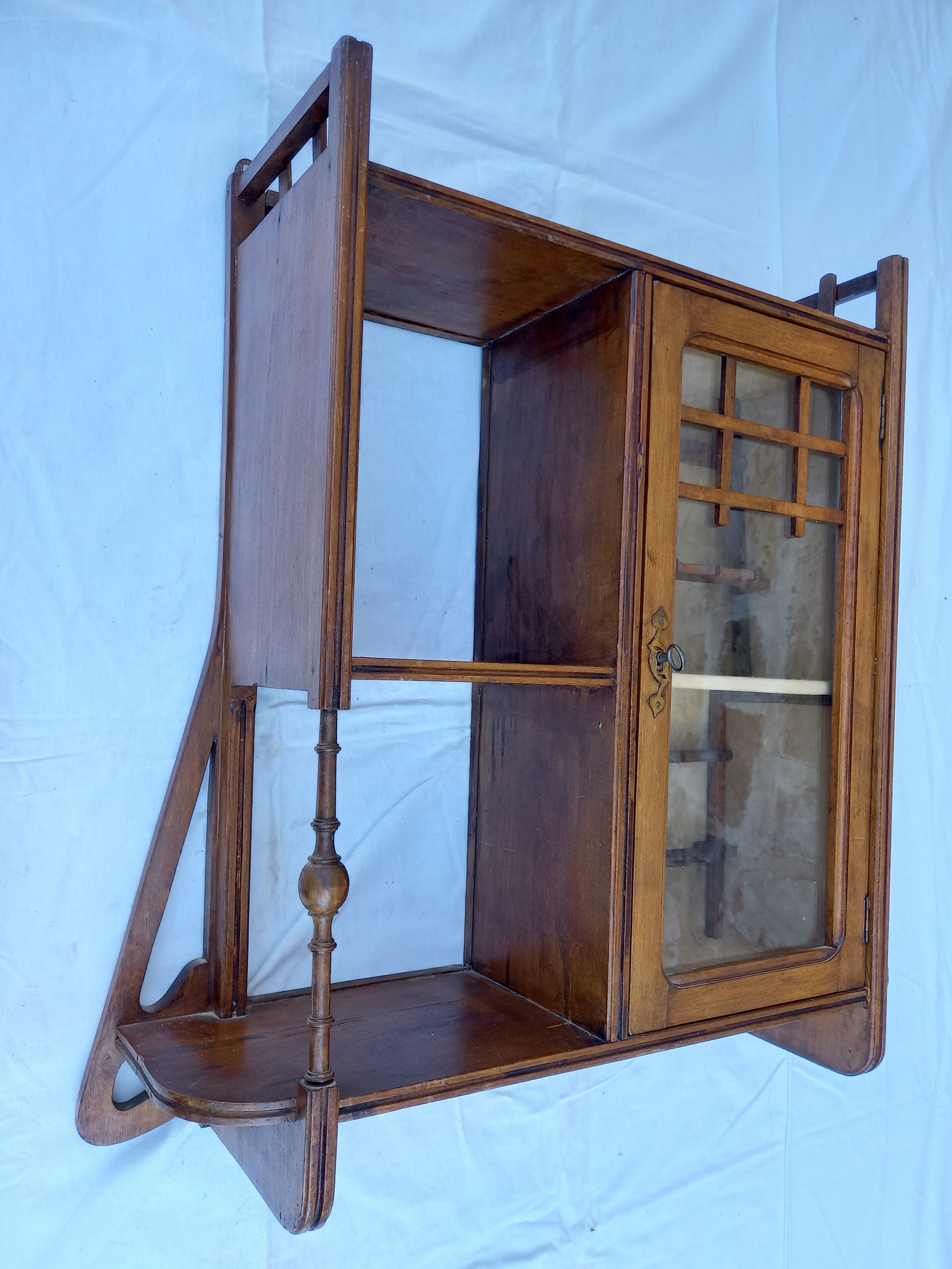 Piece of furniture to hang