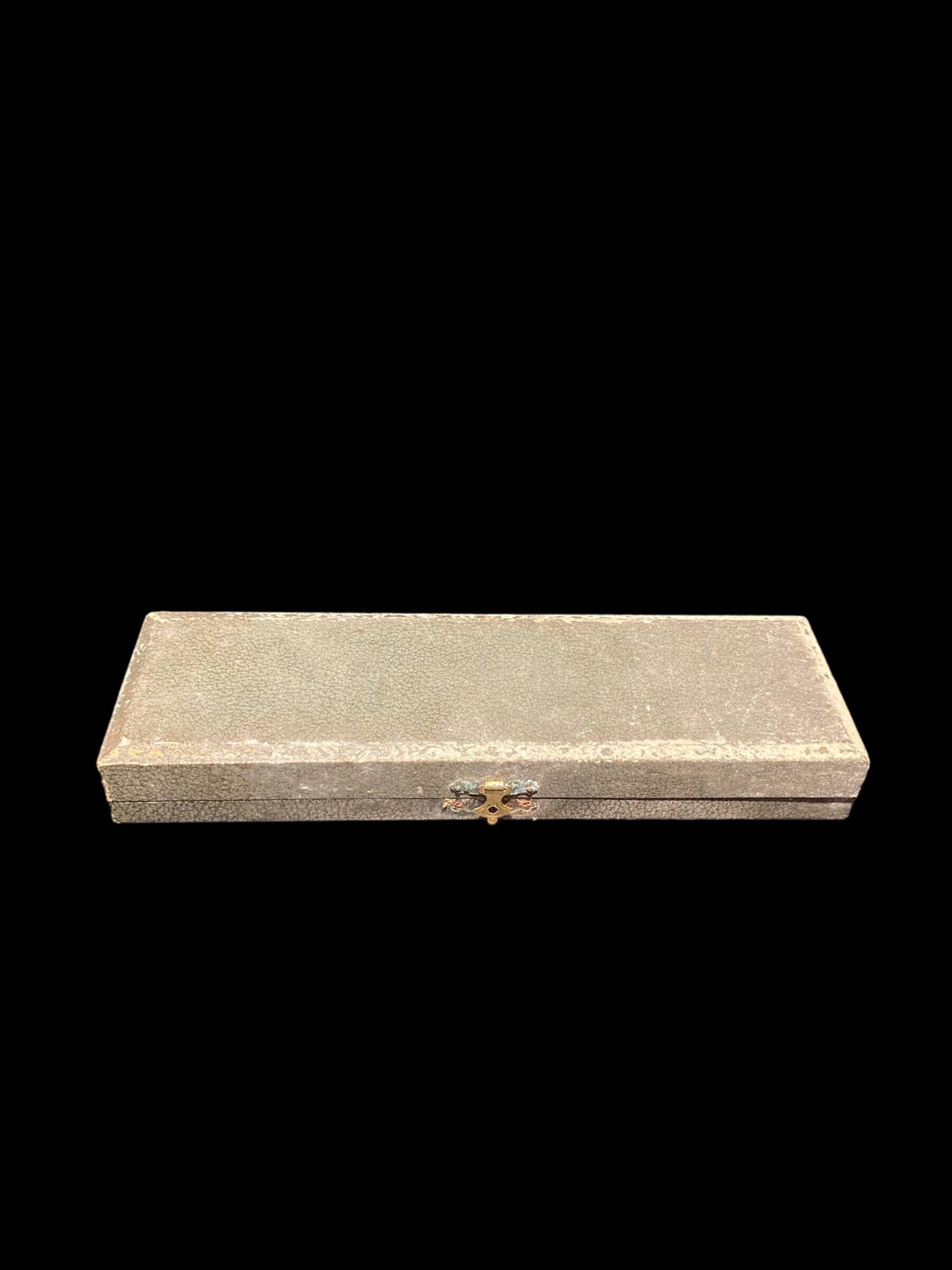 Gold metal pie server
