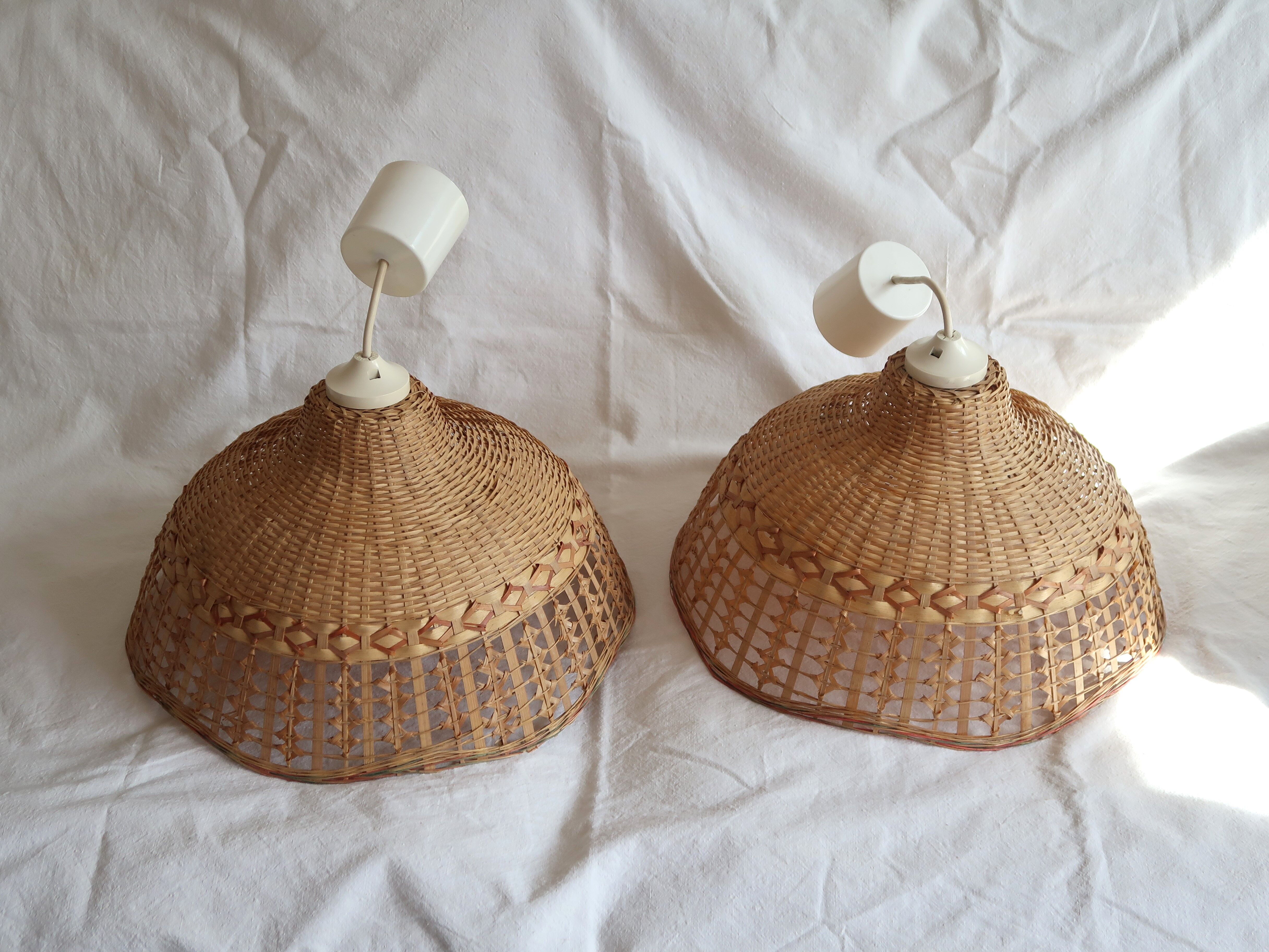 Pair of suspensions in woven wicker