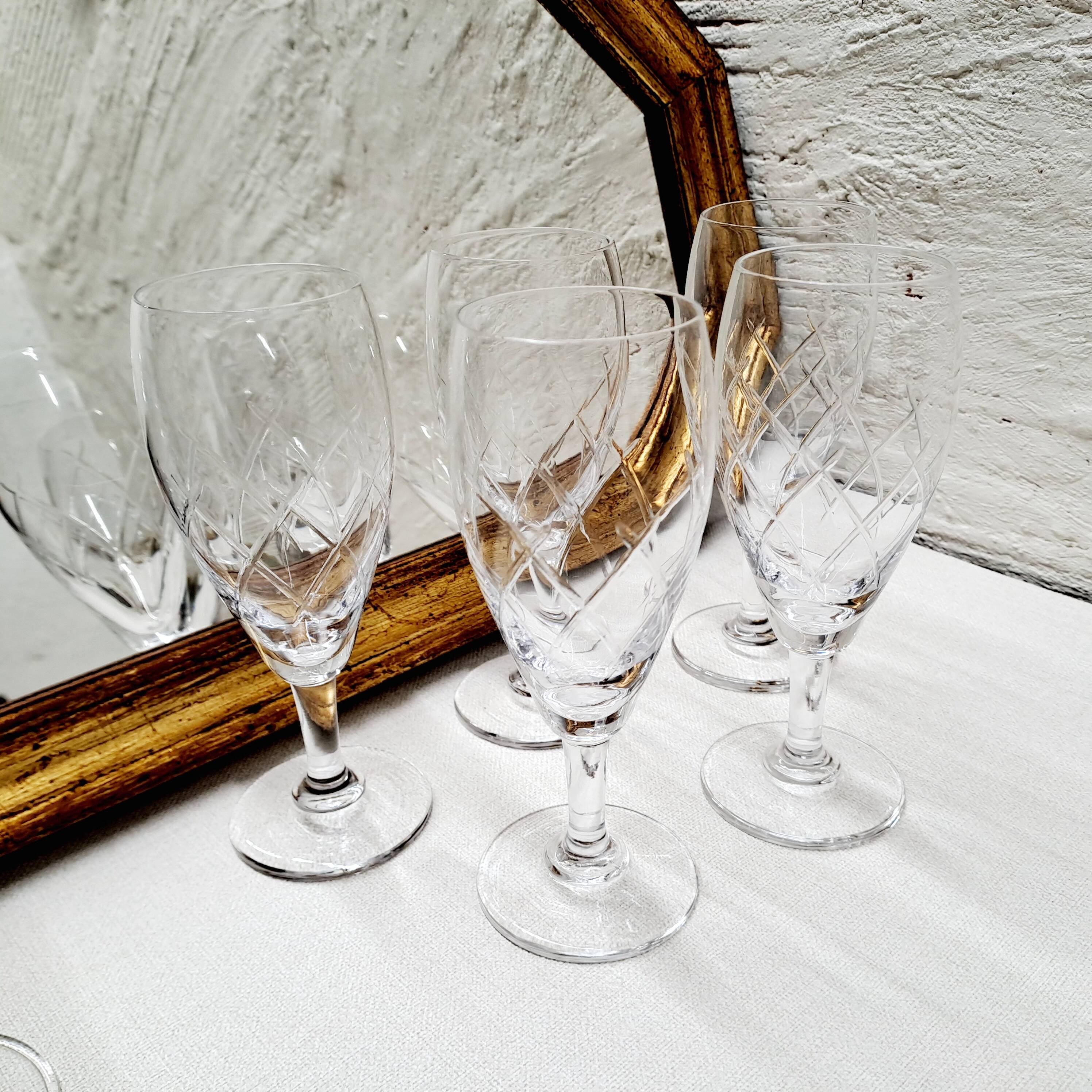 Set of 5 chiseled glass flutes