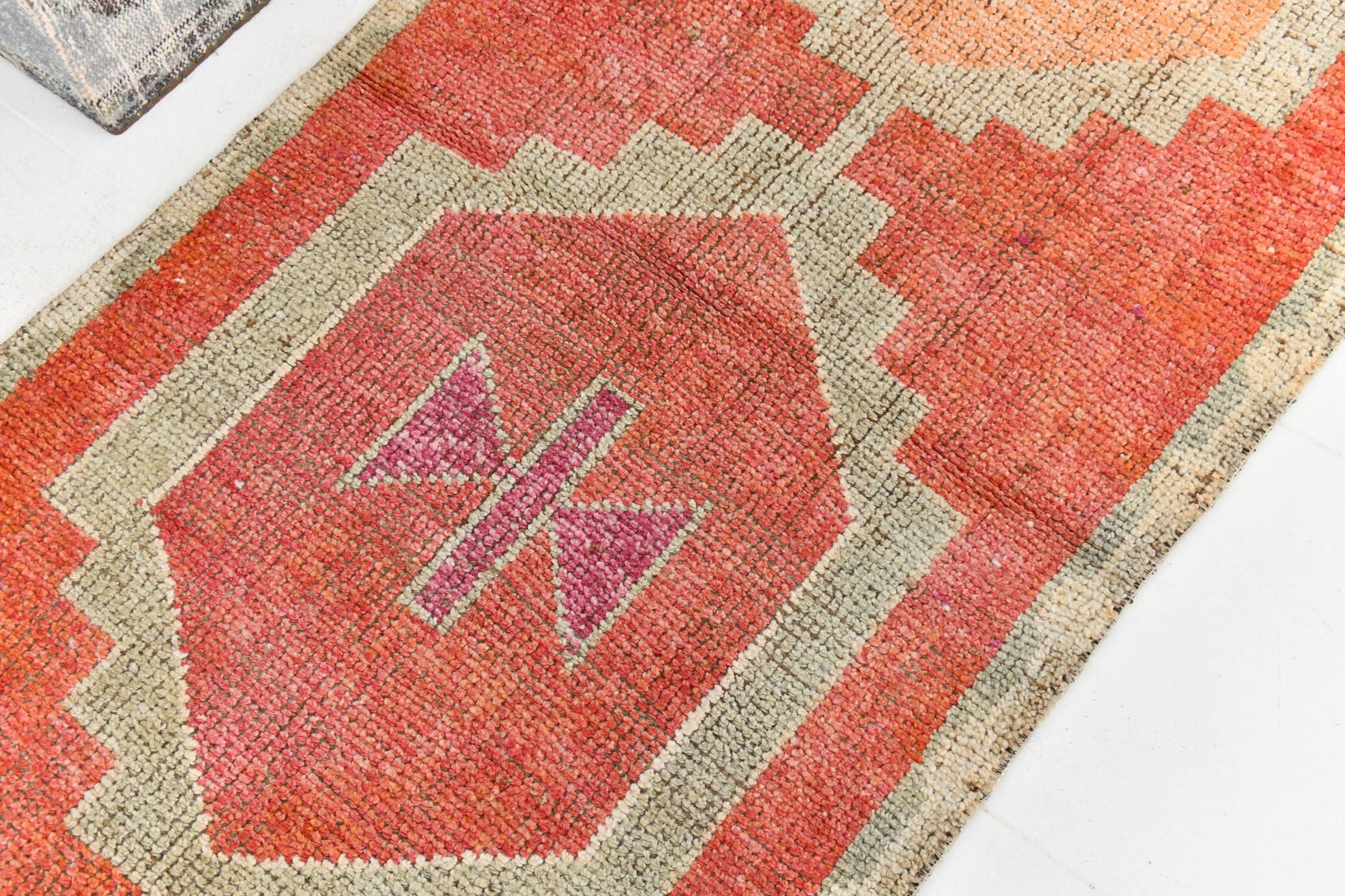 Tapis de couloir Oushak corail vintage, tapis turc ancien, 95x310 cm