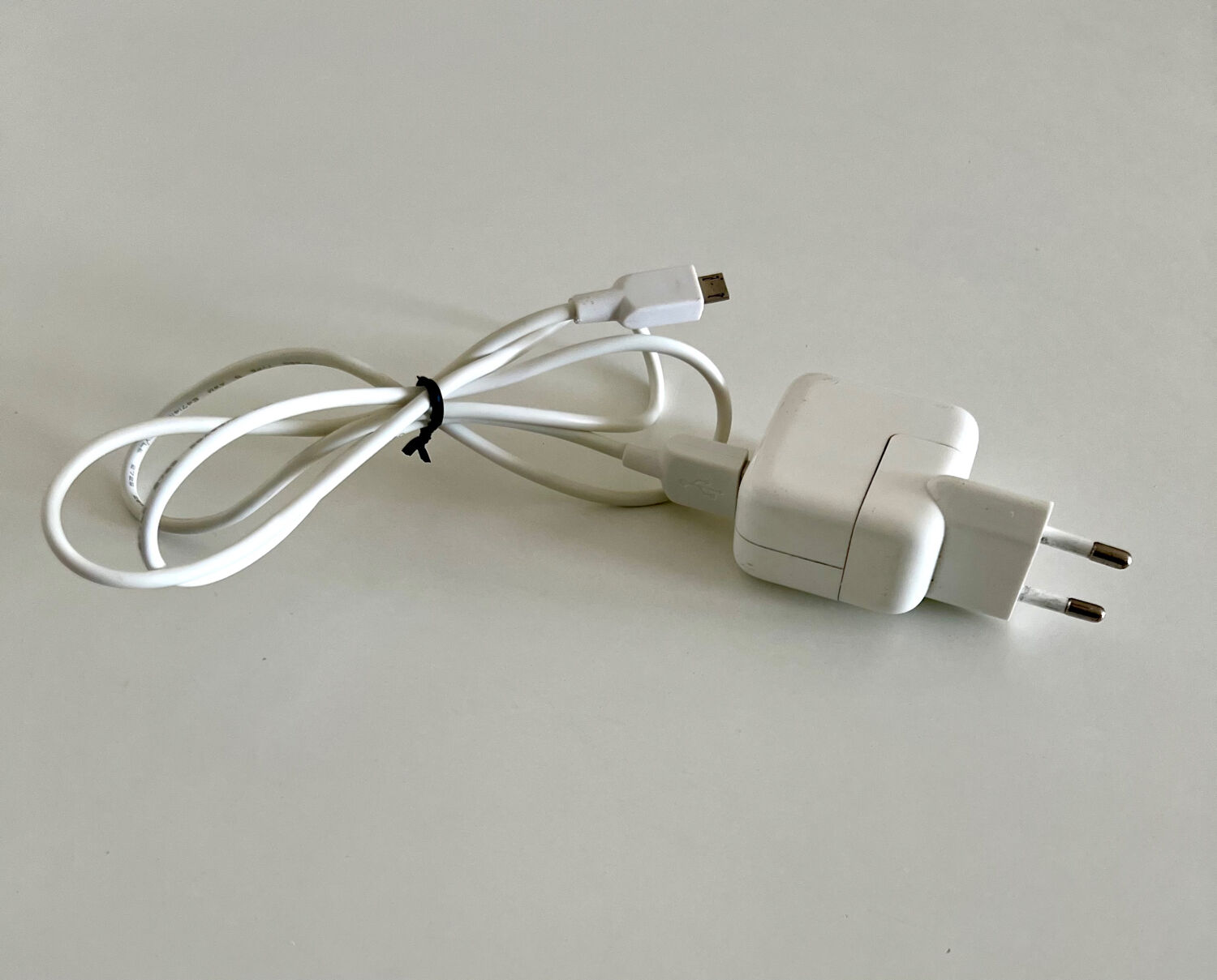 Kartell Original Transparent Battery Lamp – design by Ferruccio Laviani