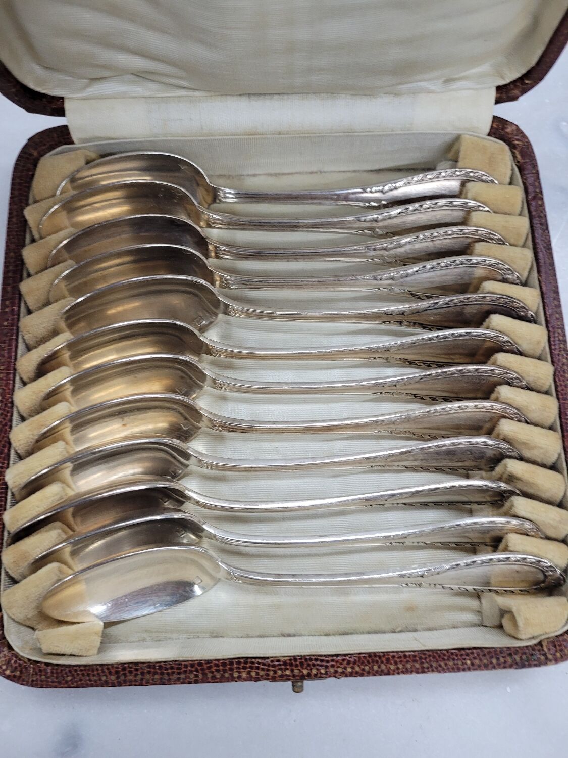 Lot de 12 cuillères du milieu XXème en métal argenté