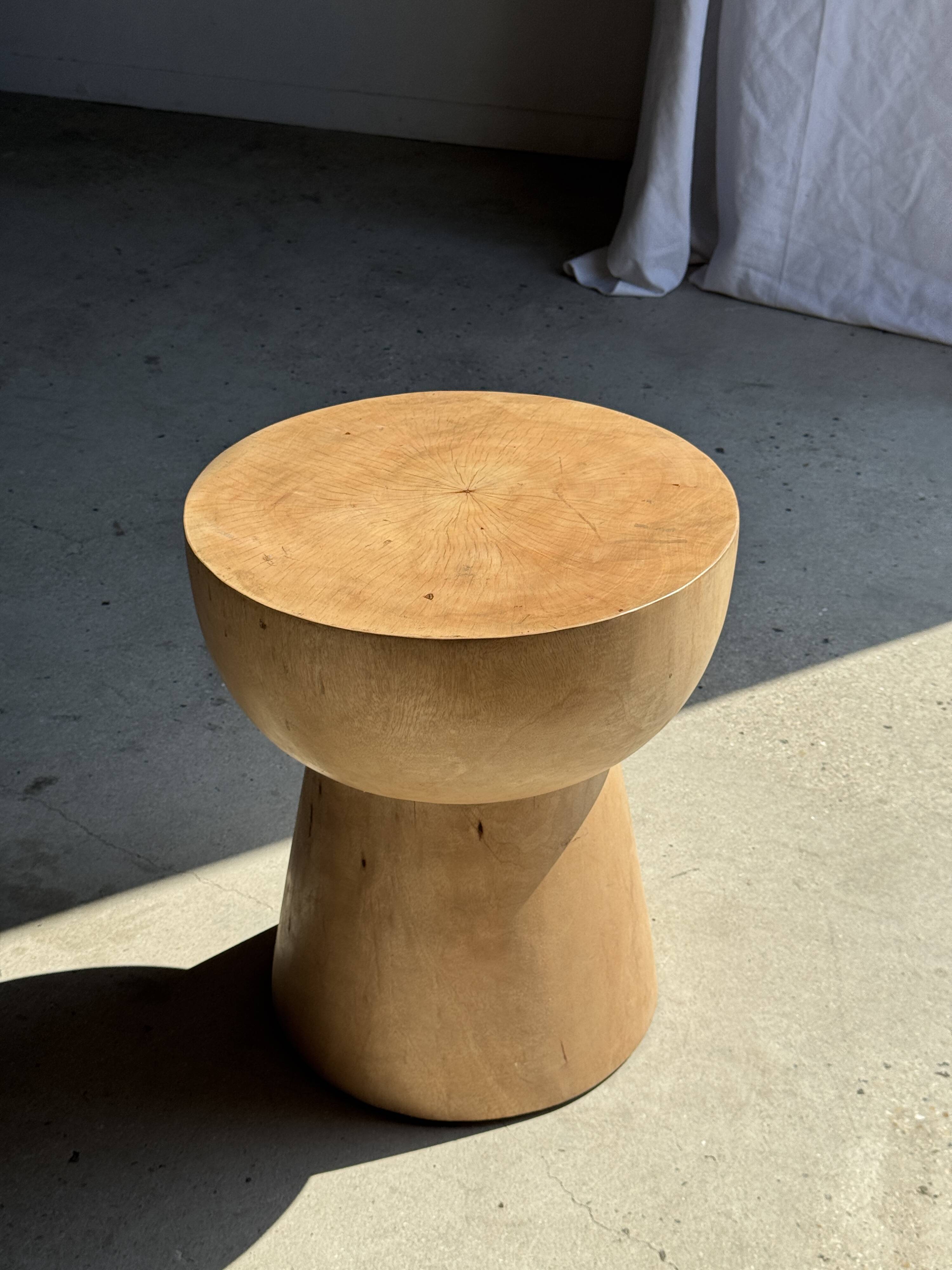 Side table or stool with a semi-spherical top in beige mango wood H50 D45