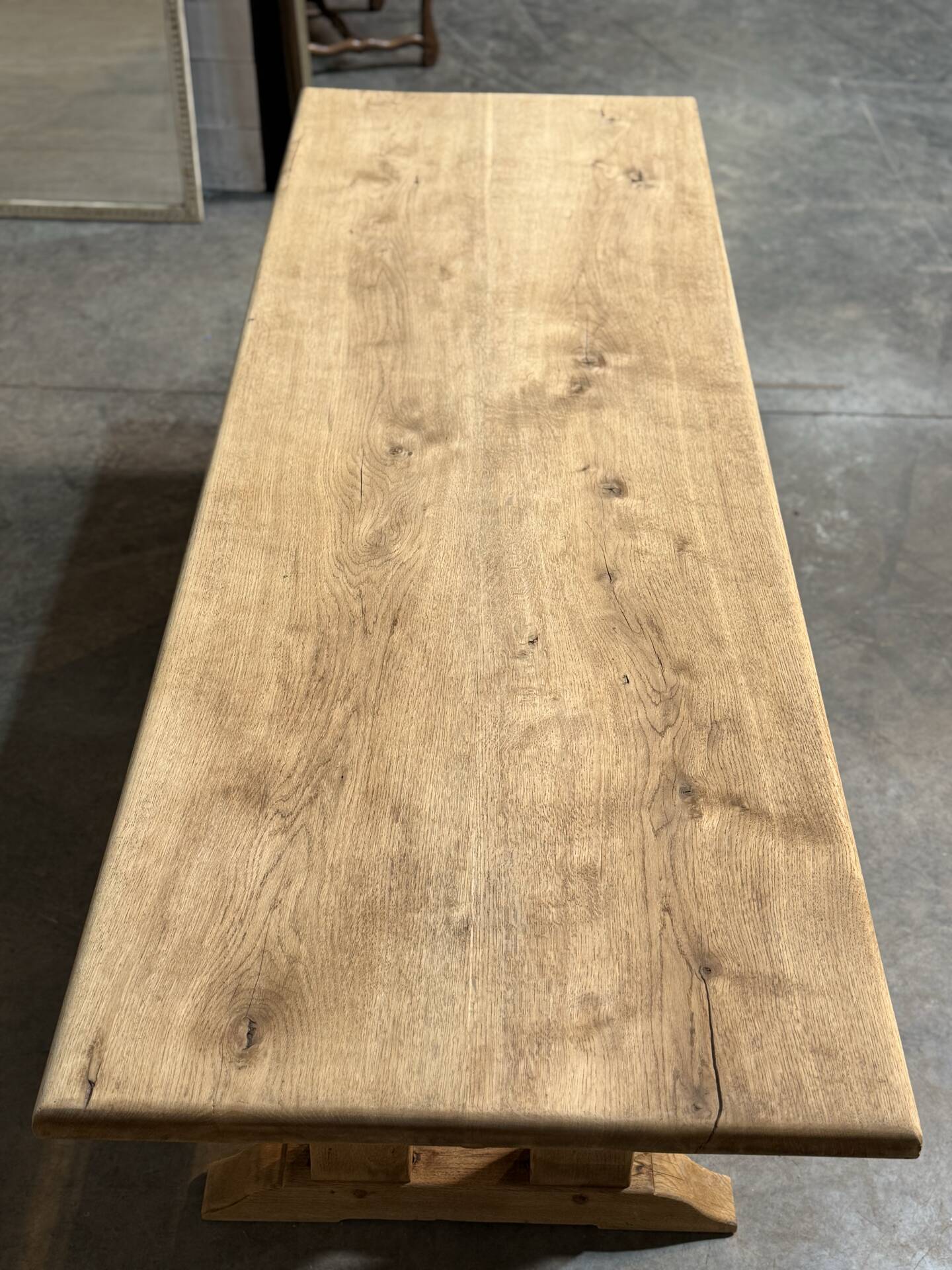 Table de style monastère