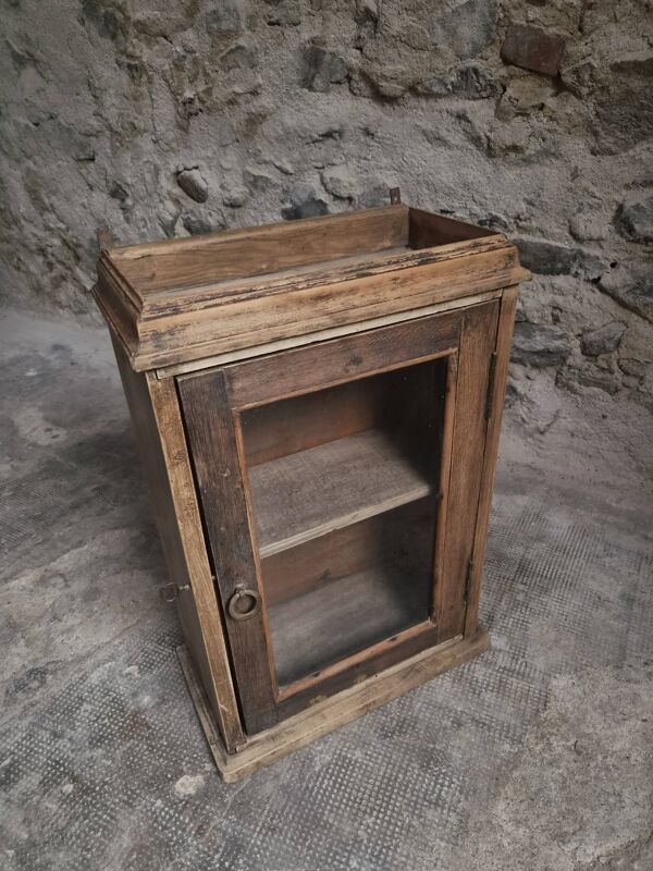 Armoire murale française ancienne, placard suspendu en pin et chêne, porte vitrée, vers 1850–1900