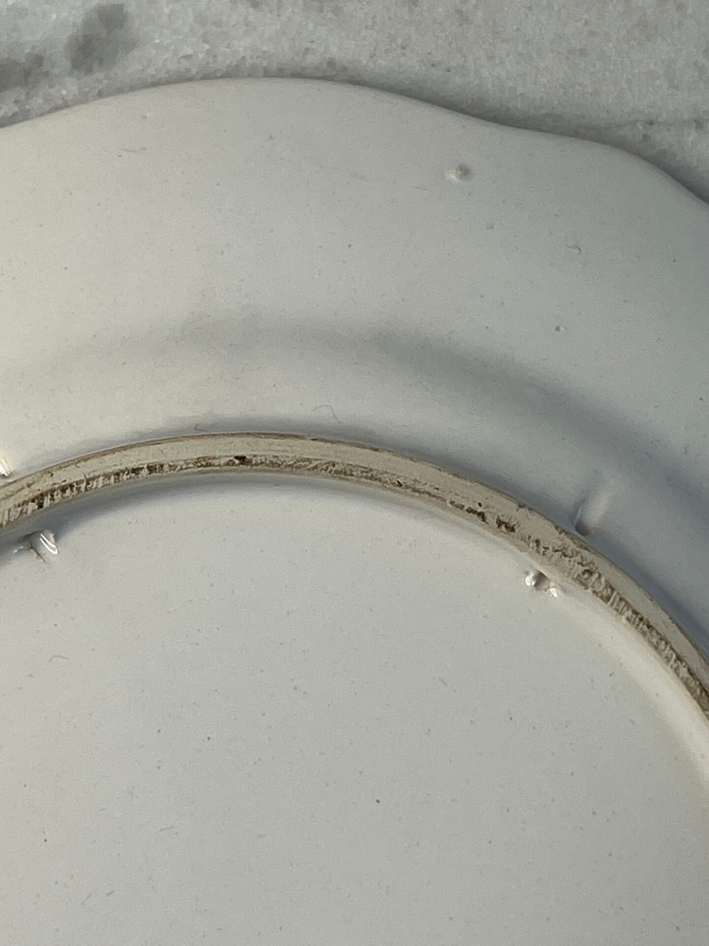 Assiette en faïence de Moustiers signée 23cm