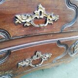 Commode galbée style Louis XVI