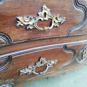 Commode galbée style Louis XVI