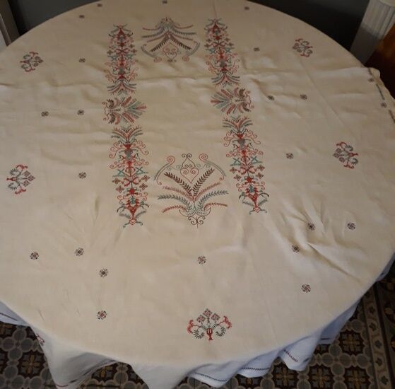 Embroidered cotton tablecloth 90s