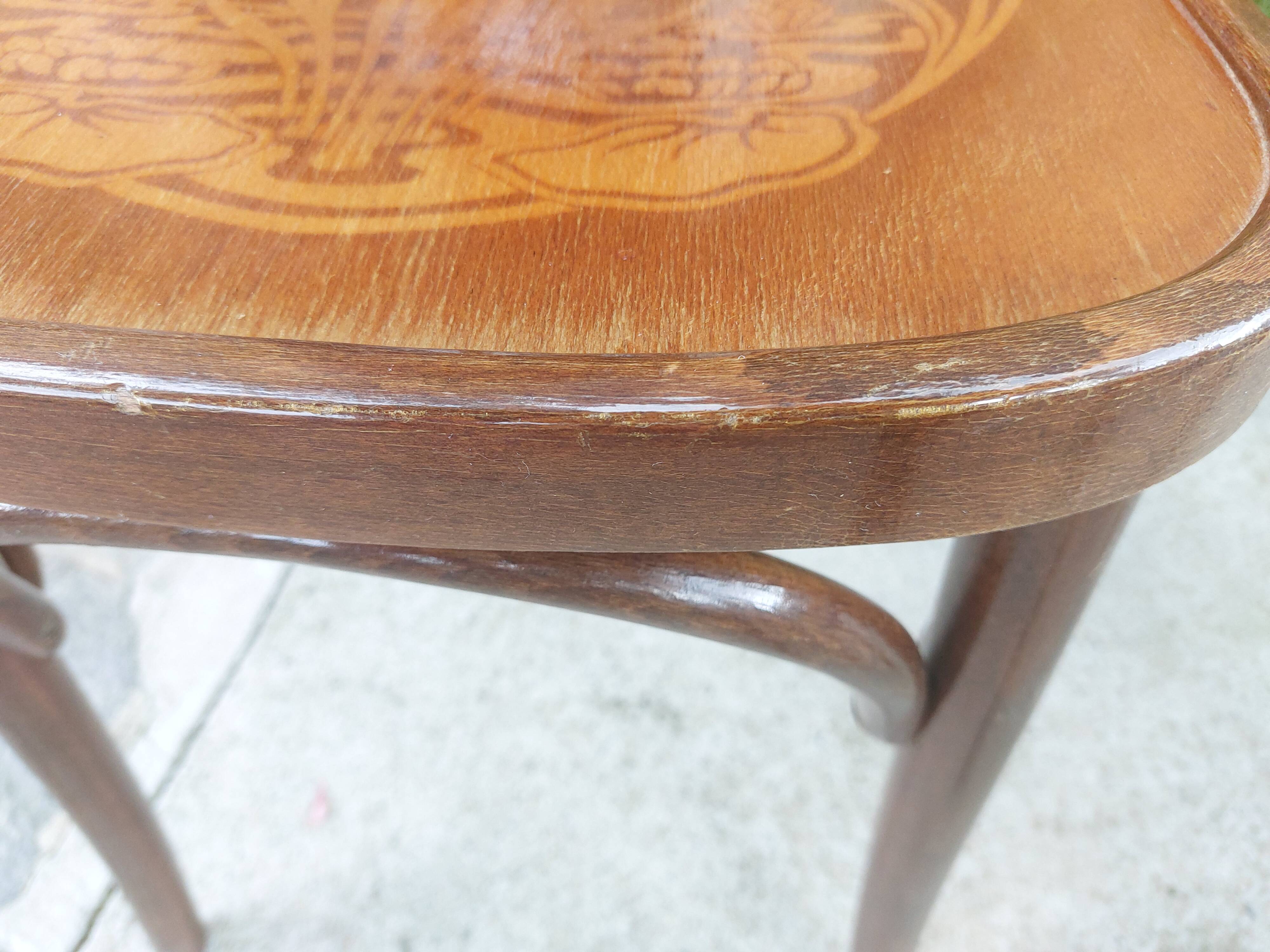 6 bistro chairs, pattern on the seat