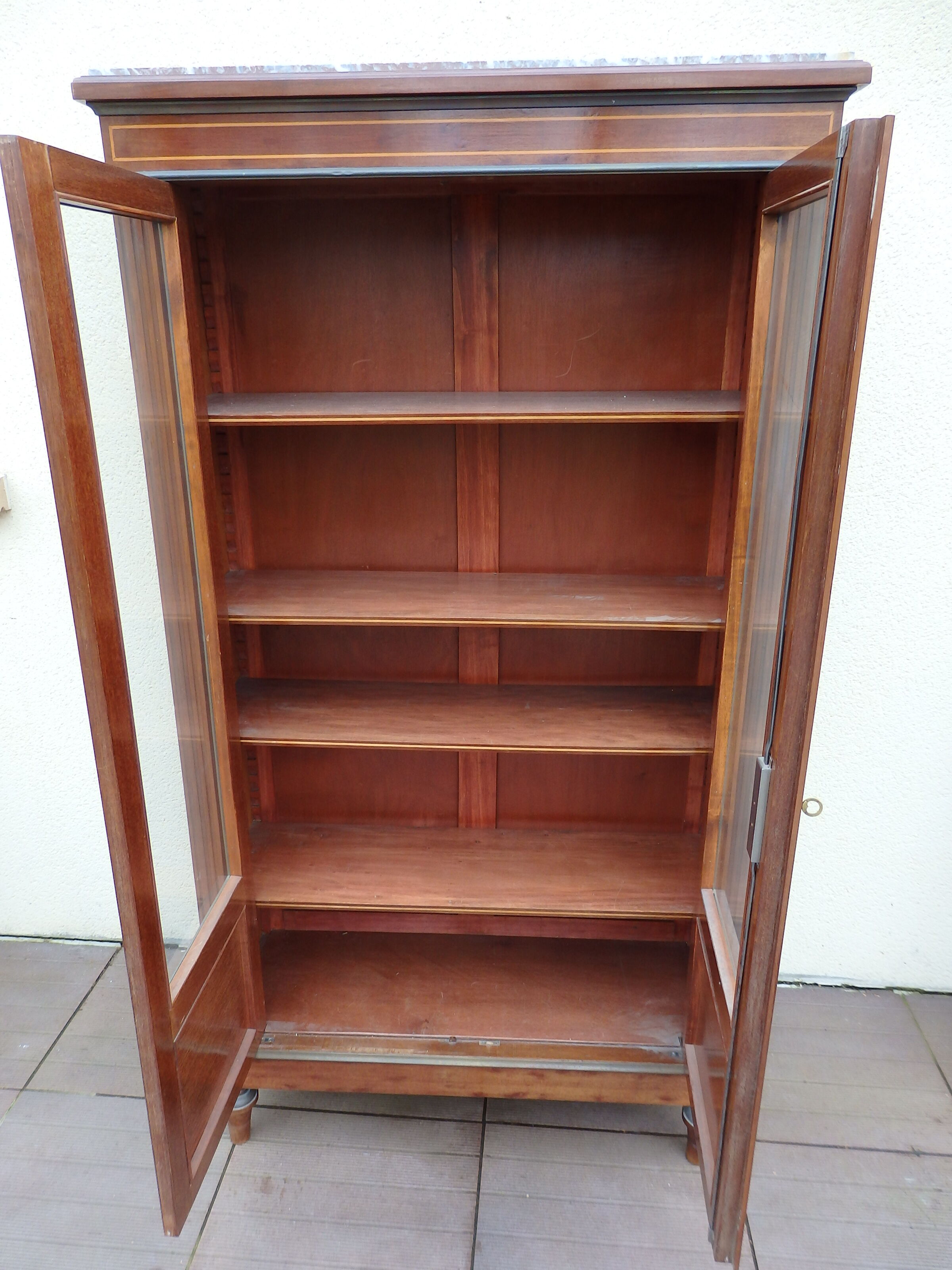 louis XVI showcase furniture