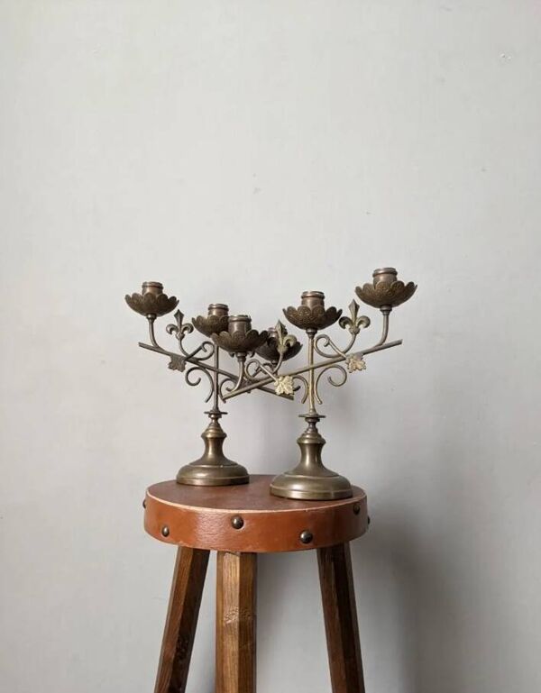 Paire de chandeliers baroques en bronze cuivré