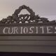 Bibliothèque cabinet de curiosités