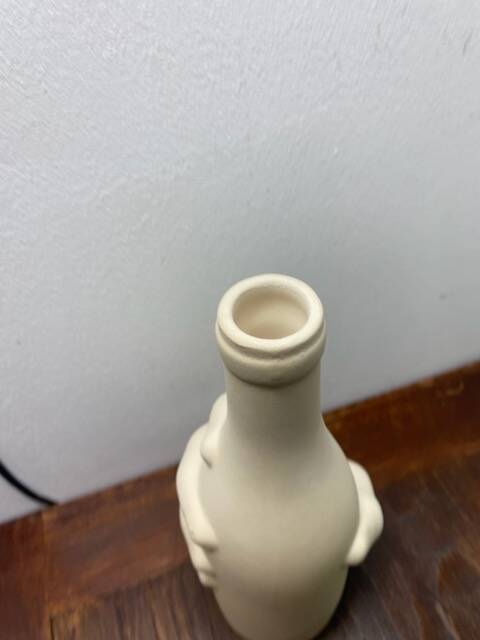 Ceramic single-flower vase