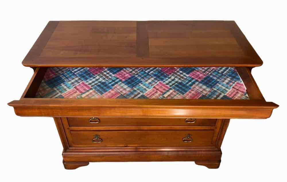 Louis Philippe 4-drawer chest of drawers in cherry wood