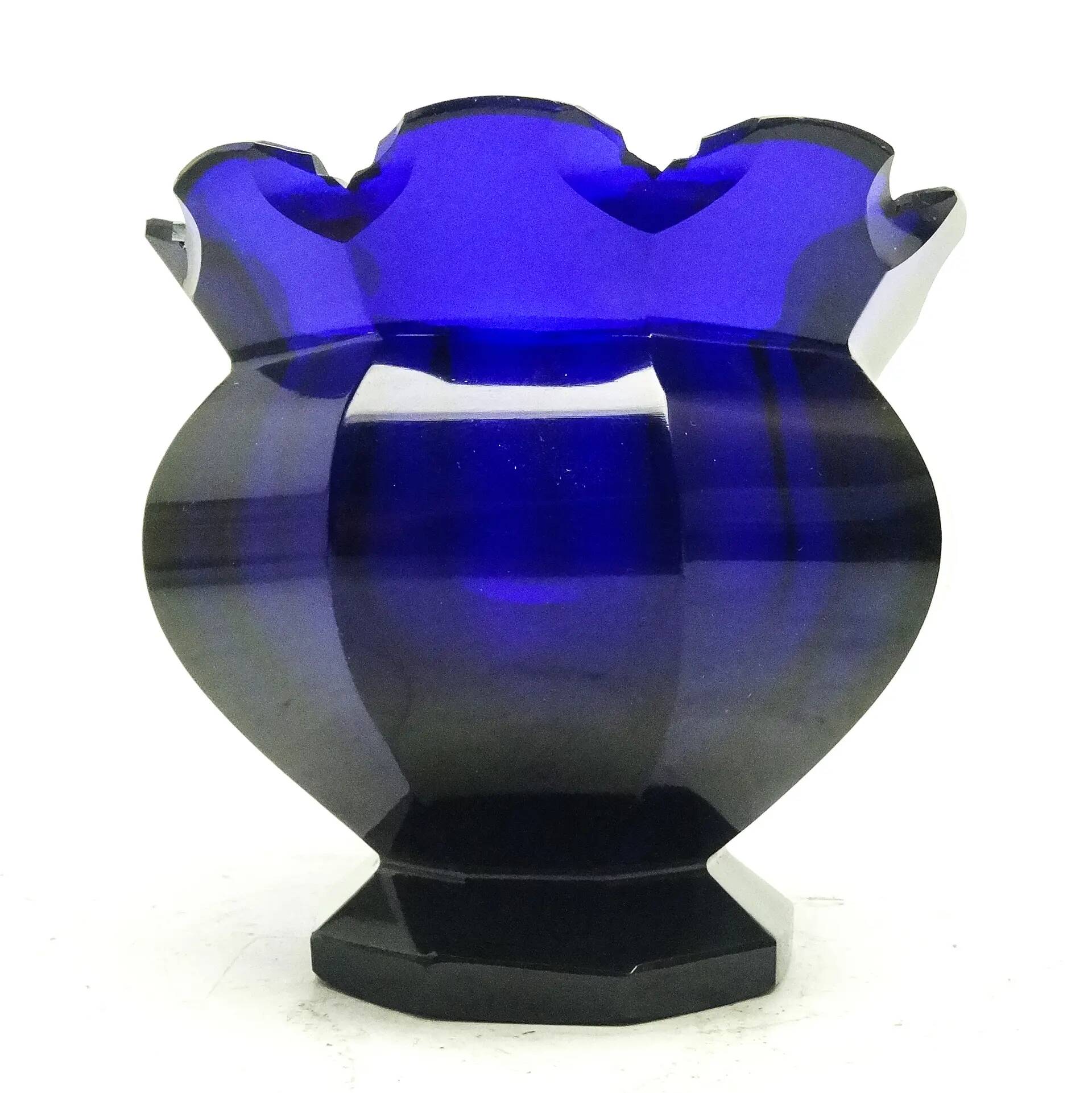 Vase Biedermeier, verre cobalt, République tchèque, 19e siècle