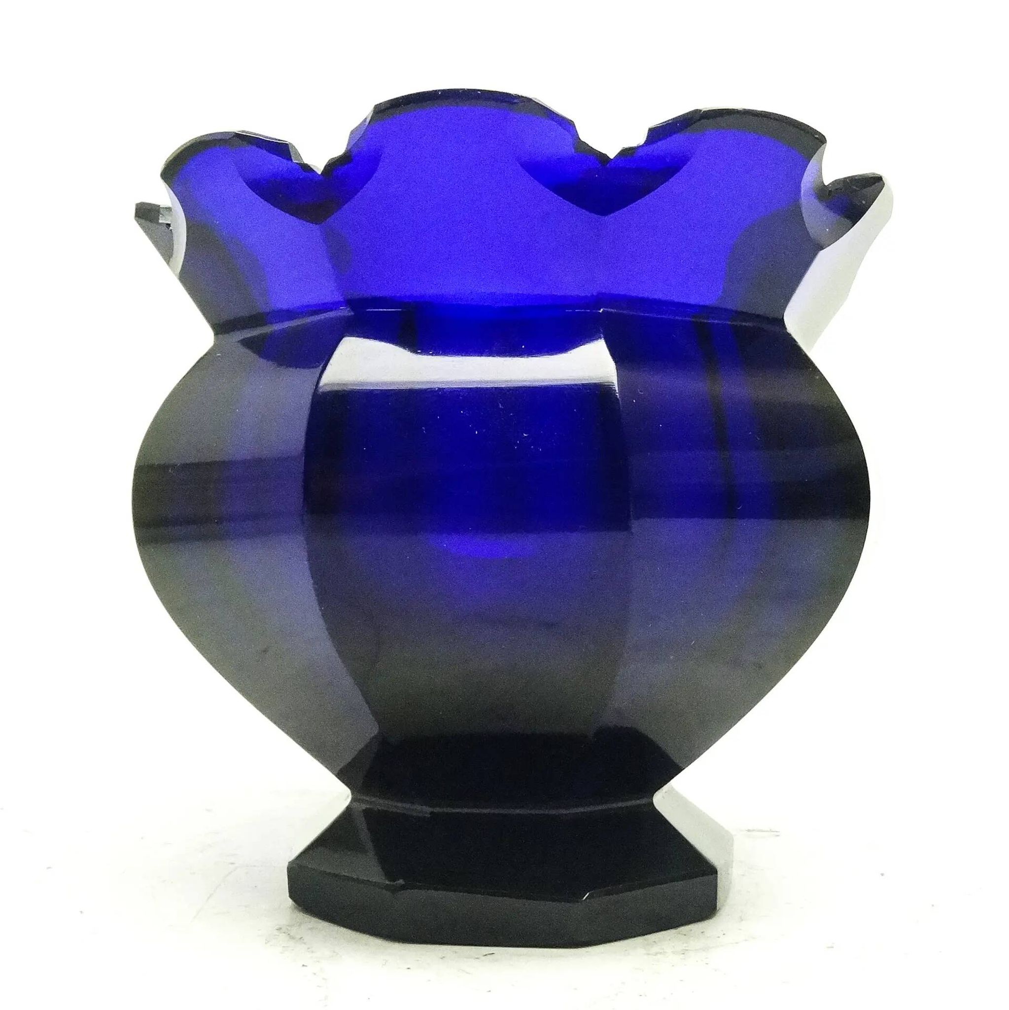 Vase Biedermeier, verre cobalt, République tchèque, 19e siècle