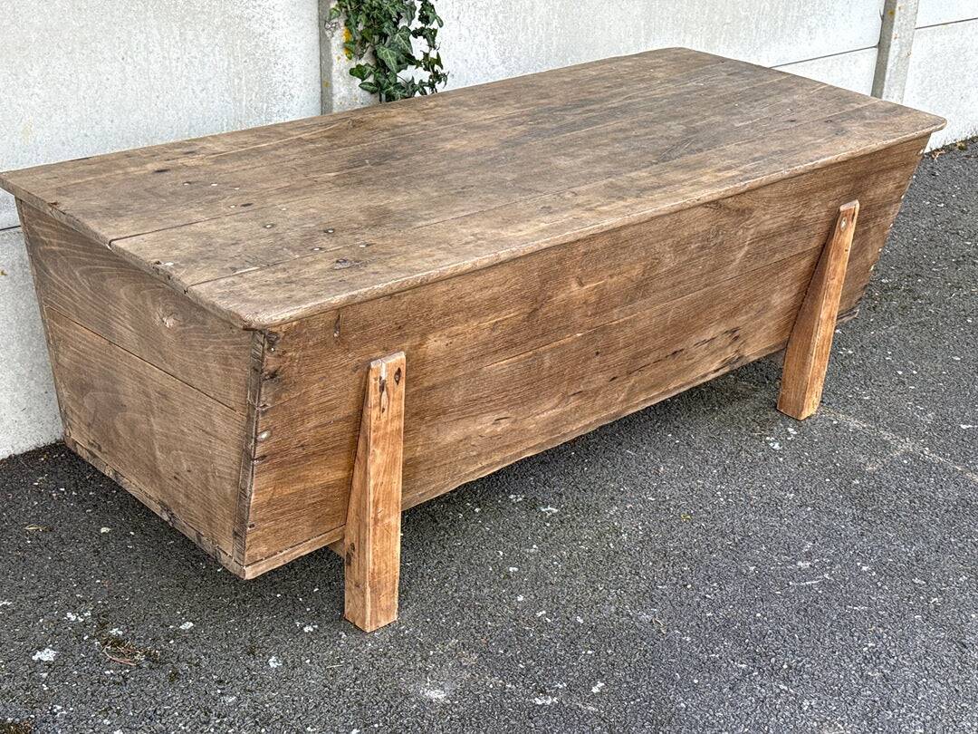 Coffre vintage en bois brut