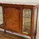 Vitrine Napoléon III marquetée, marbre et bronzes – XIXᵉ siècle