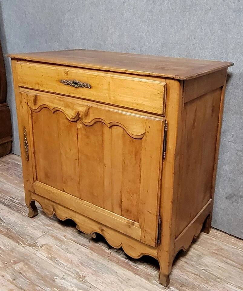 Buffet confiturier époque Louis XV en merisier massif