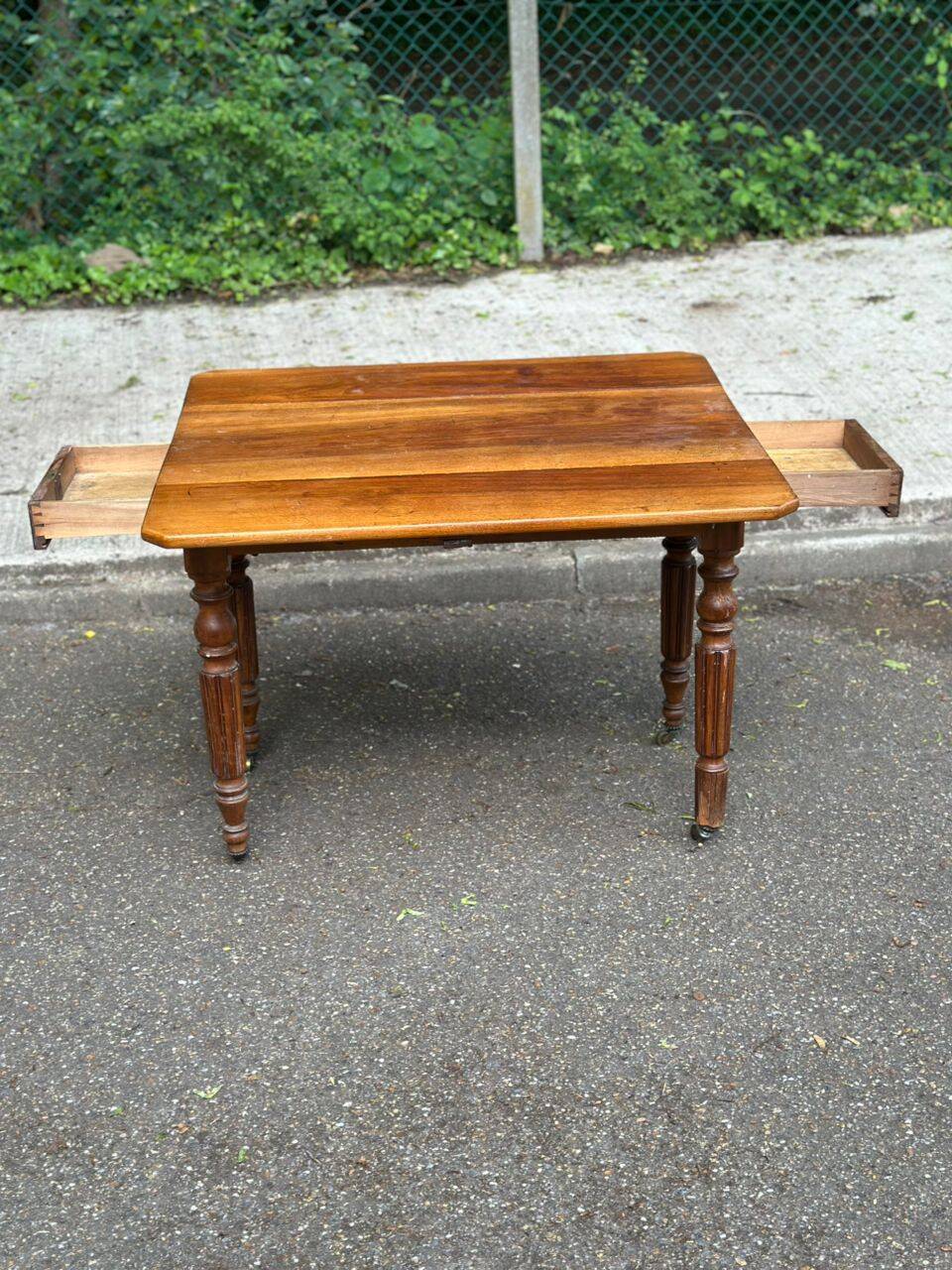 Extendable dining table with drop leaves in Louis Philippe style, 19th century.