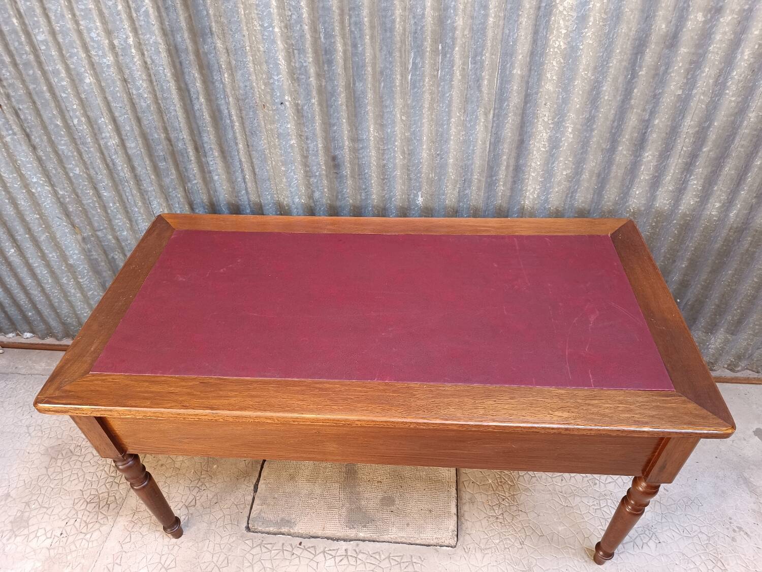 Directorate style minister's desk