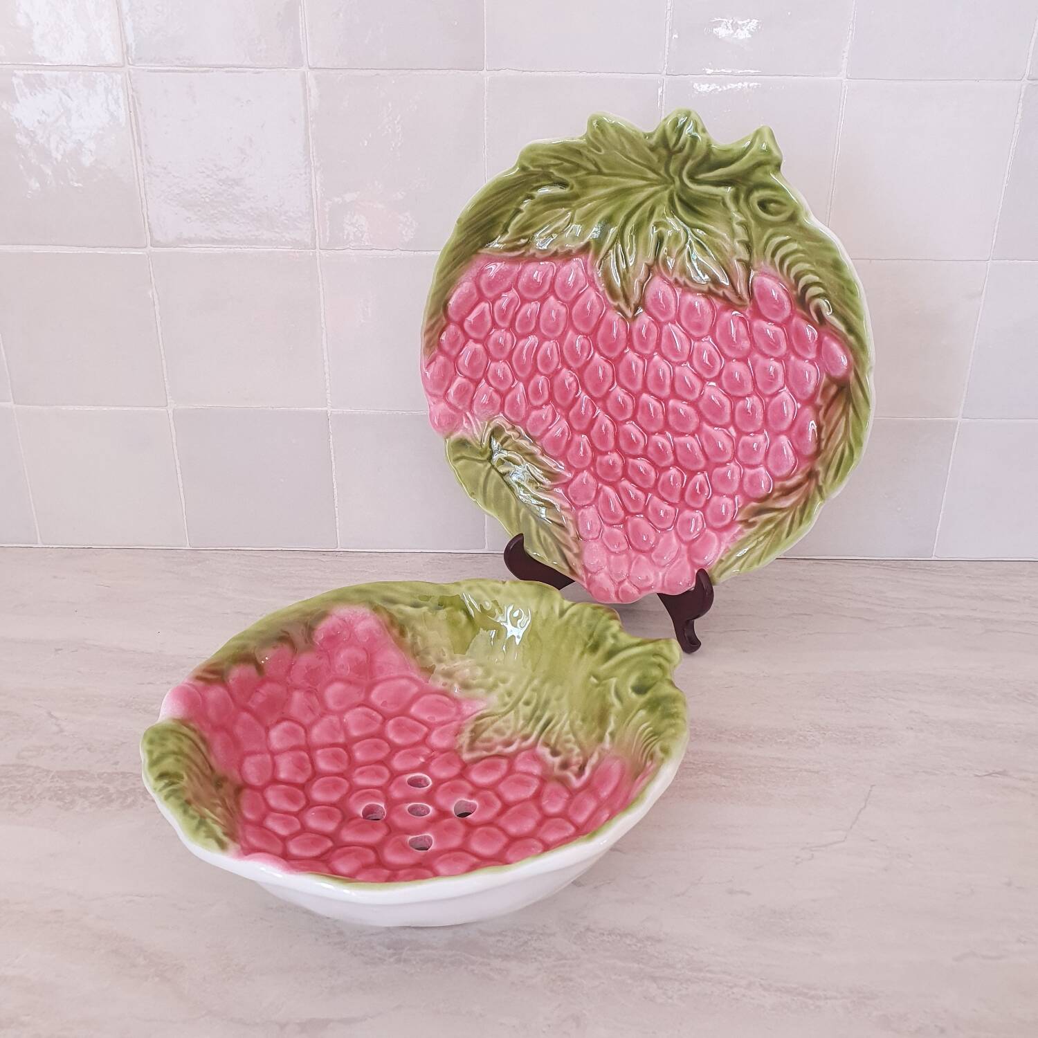 Presentation dish and salad bowl in Italian Barbotine