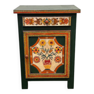 Grand cabinet en folk art provençal peint à la main par un artiste provençal, années 1970.