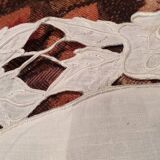 Taie d'oreiller en demi lune avec dentelle anglaise